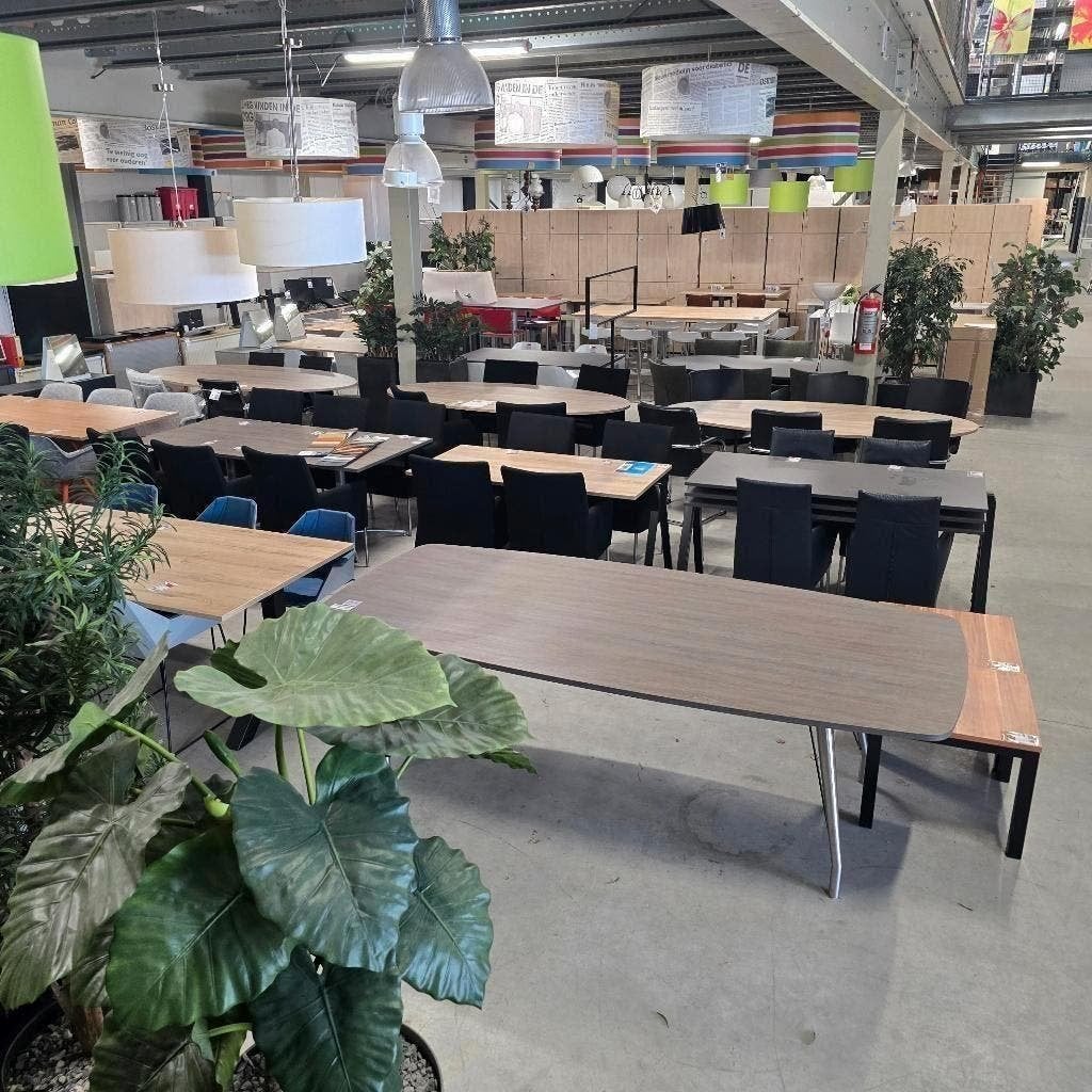 Diverse bureaus vergadertafels kantoortafels bijzettafels, Ophalen, Gebruikt