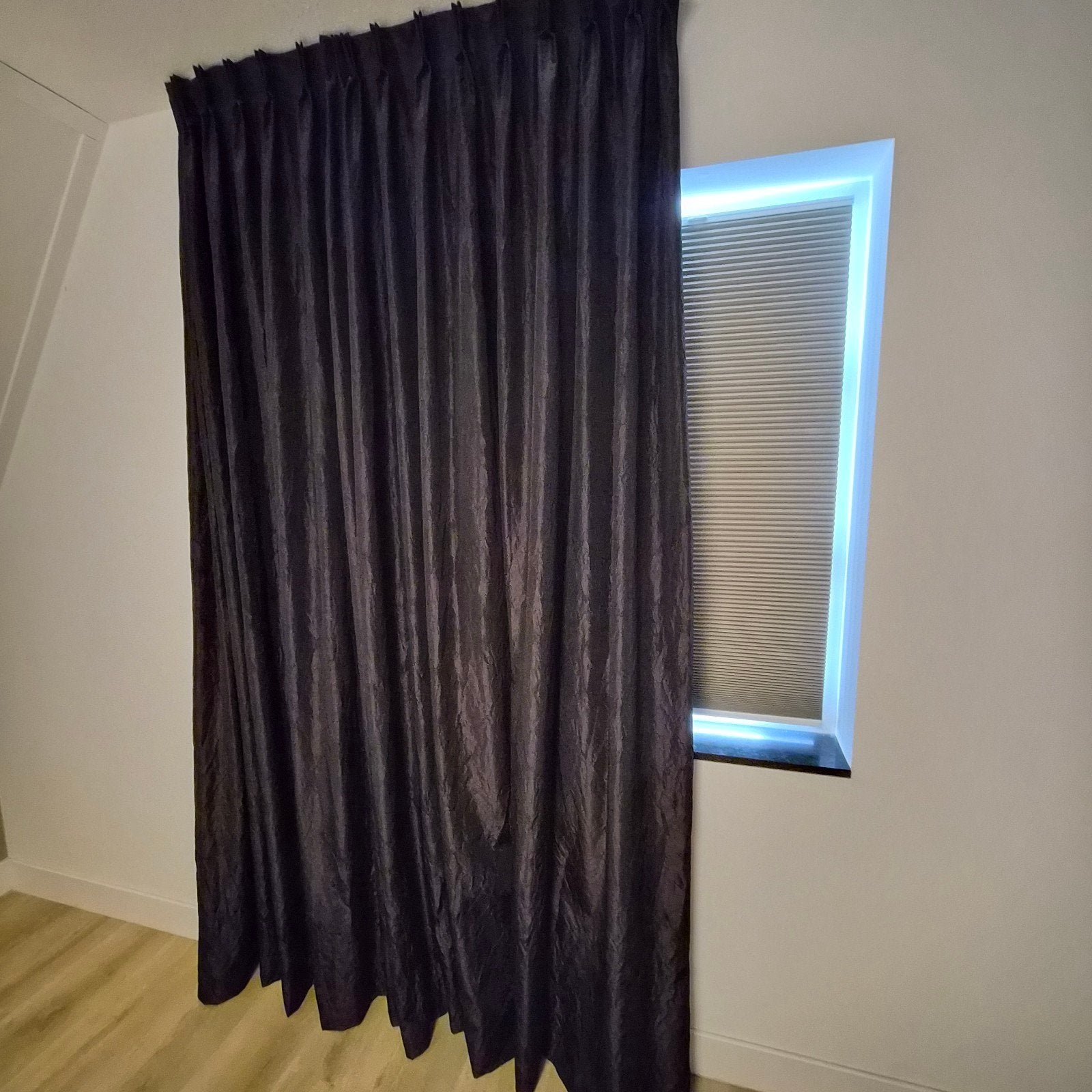 Gordijnen nieuwe stof aubergine zwarte zijdelook, Ophalen of Verzenden