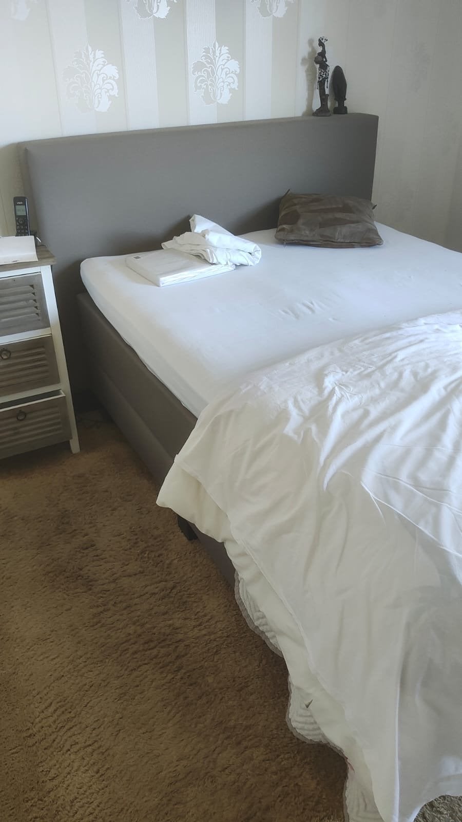 Prachtige taupe boxspring 140x200 met topdek, 55 cm hoog, Huis en Inrichting, Ophalen, Bruin, 140 cm, Zo goed als nieuw