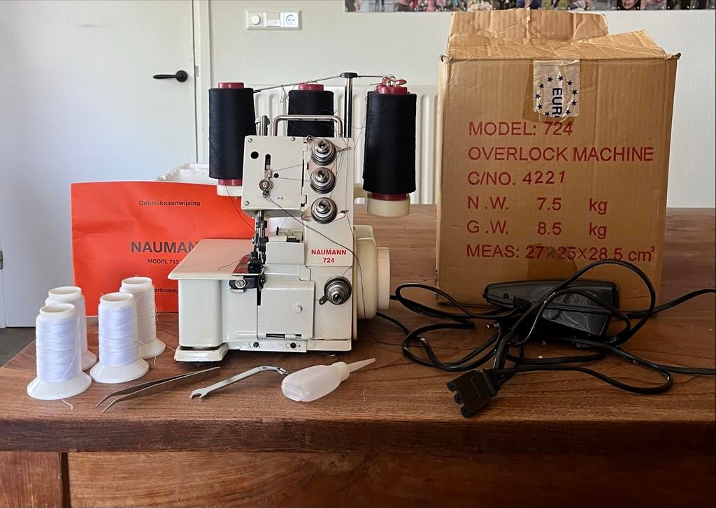 Naumann 724 Overlockmachine - Zo goed als nieuw, Ophalen, Zo goed als nieuw, Lockmachine, Overige merken