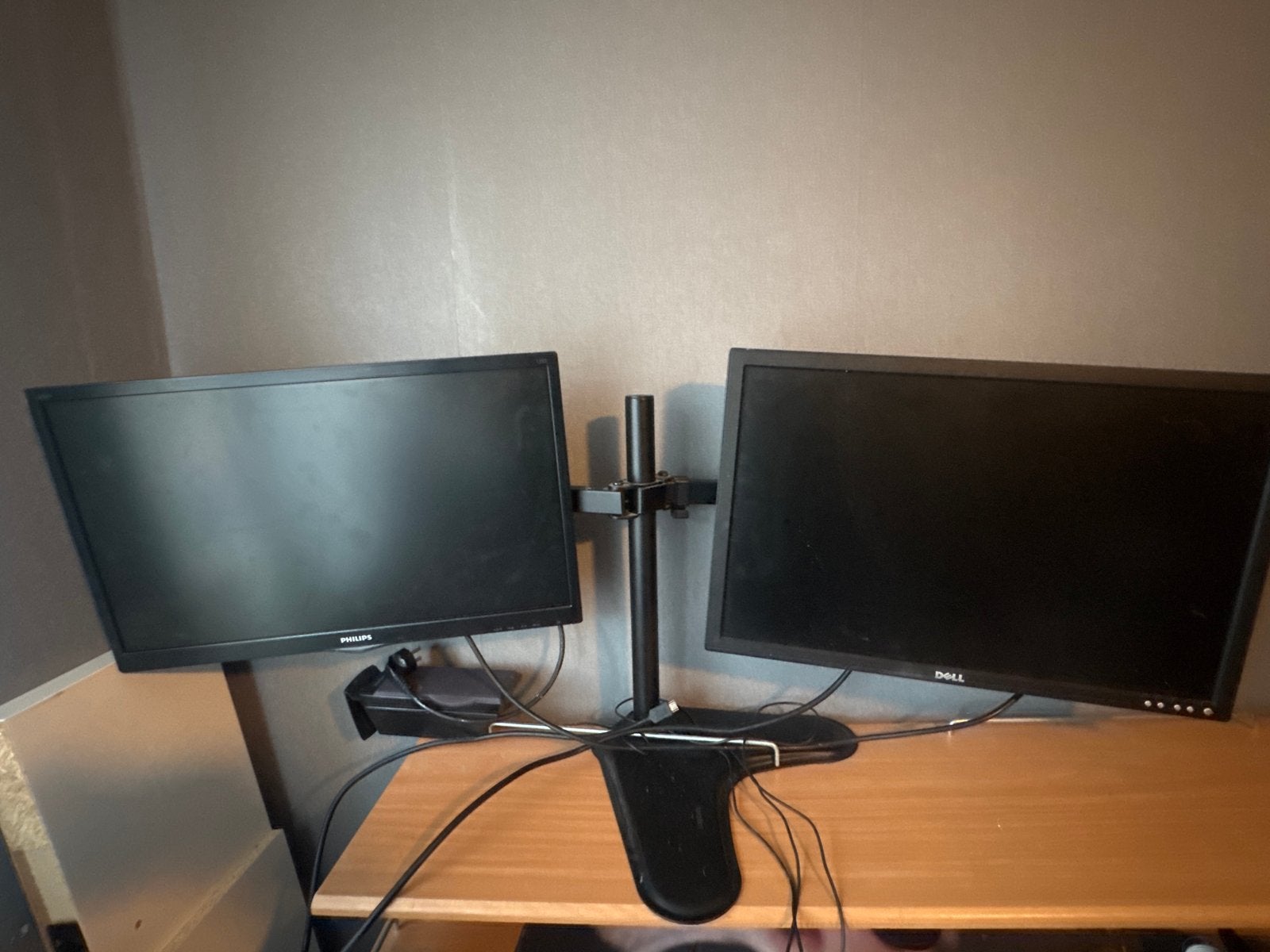 2 monitoren (Philips en Dell) met standhouder, Ophalen, Gebruikt, In hoogte verstelbaar