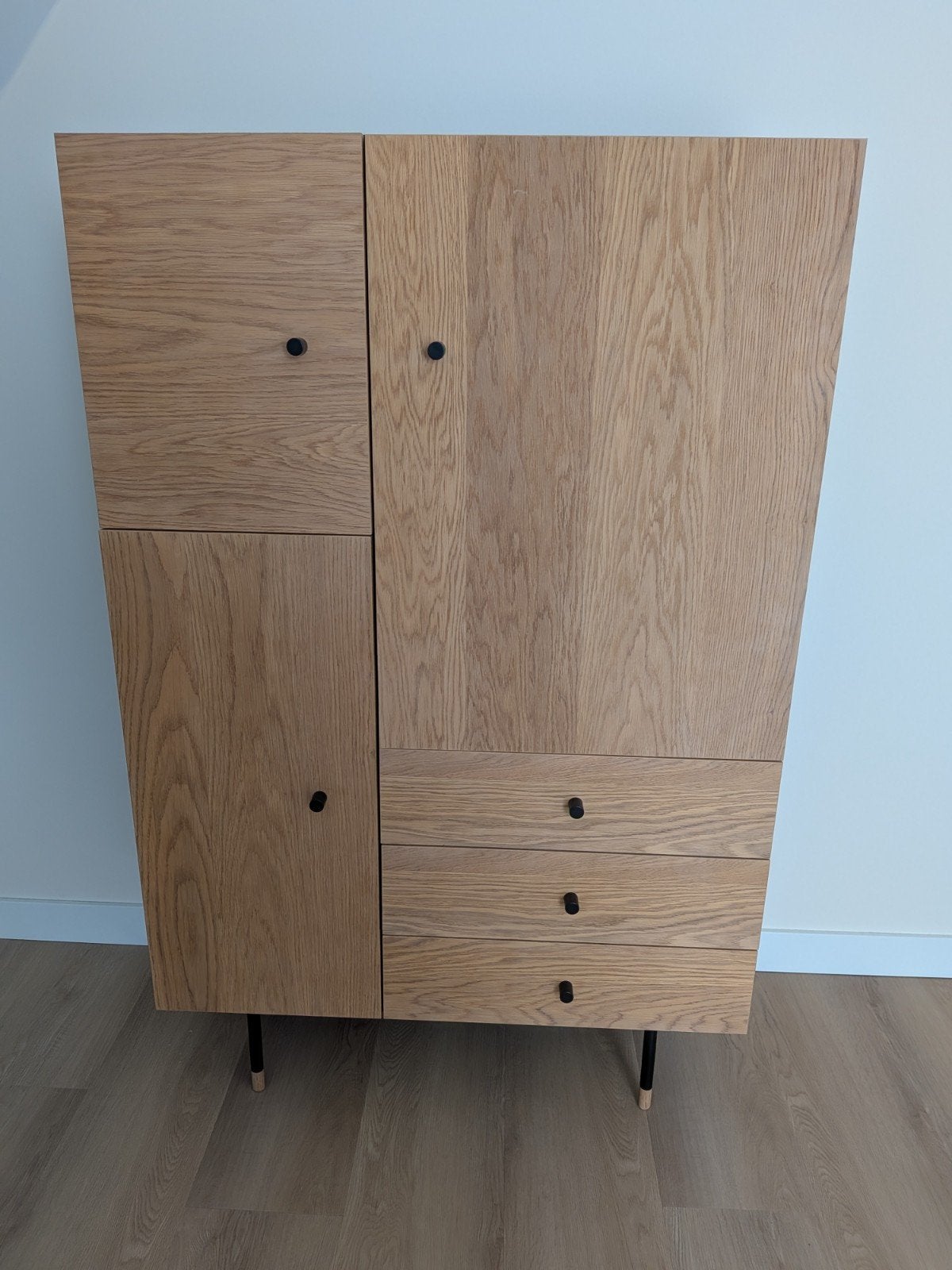 Mooi eiken met zwart compact kastje, Huis en Inrichting, Kasten | Overige, Ophalen, Zo goed als nieuw
