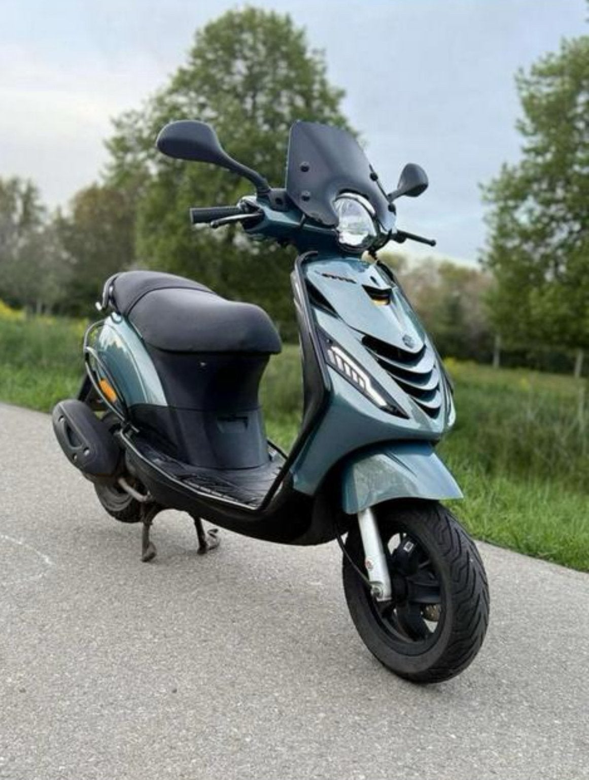 Piaggio’s Zips gezocht z123, Fietsen en Brommers, Scooters | Piaggio, Ophalen, Zo goed als nieuw, Benzine, Zip