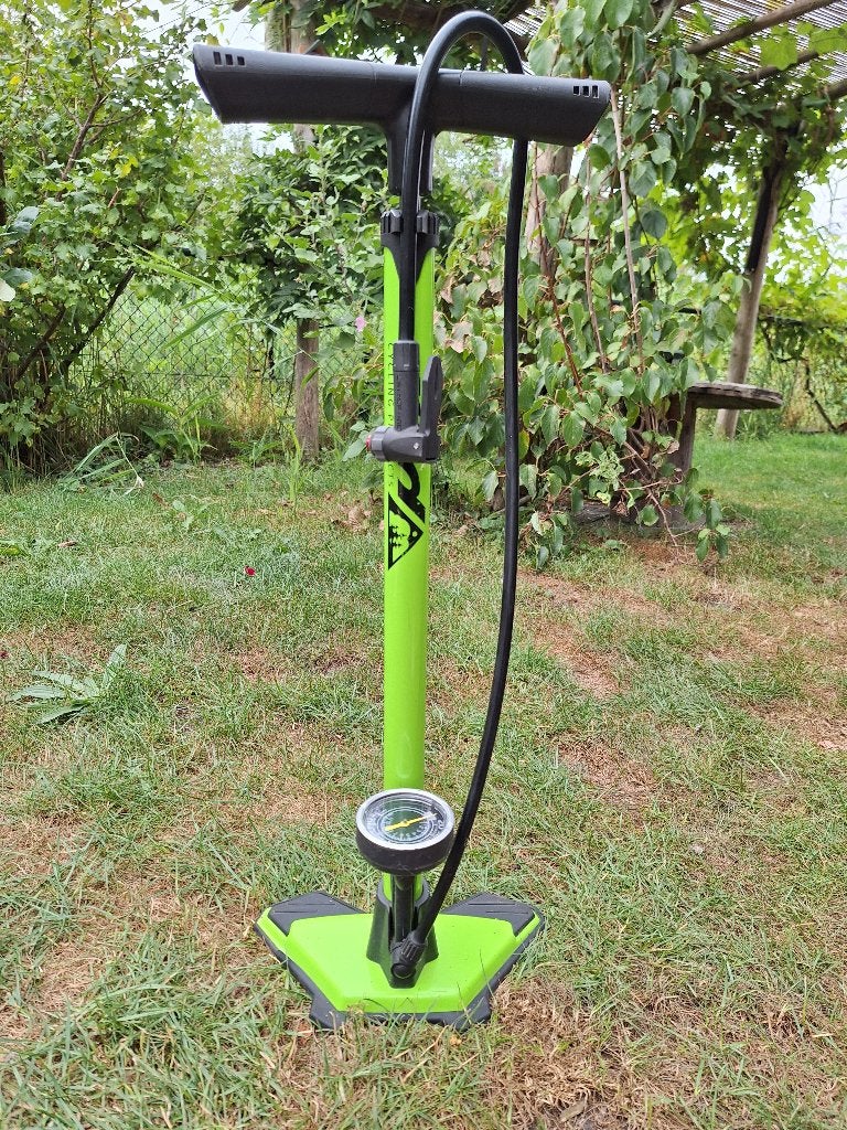Fietsvoetpomp met drukmeter, Ophalen, Drukmeter, Gebruikt