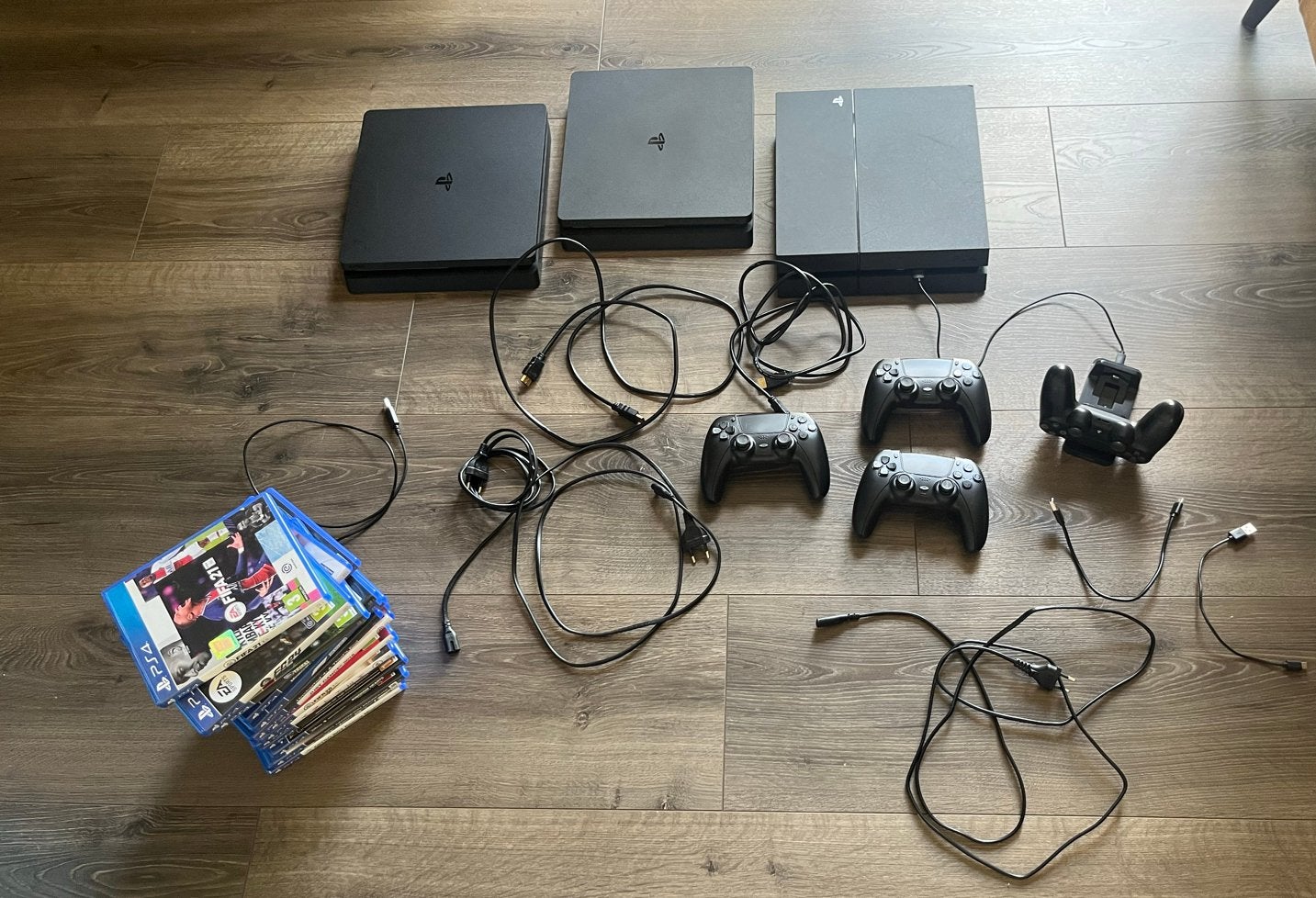 3x PlayStation 4 met 4 controllers en 20 games, Ophalen, 1 TB, Met 3 controllers of meer, Slim