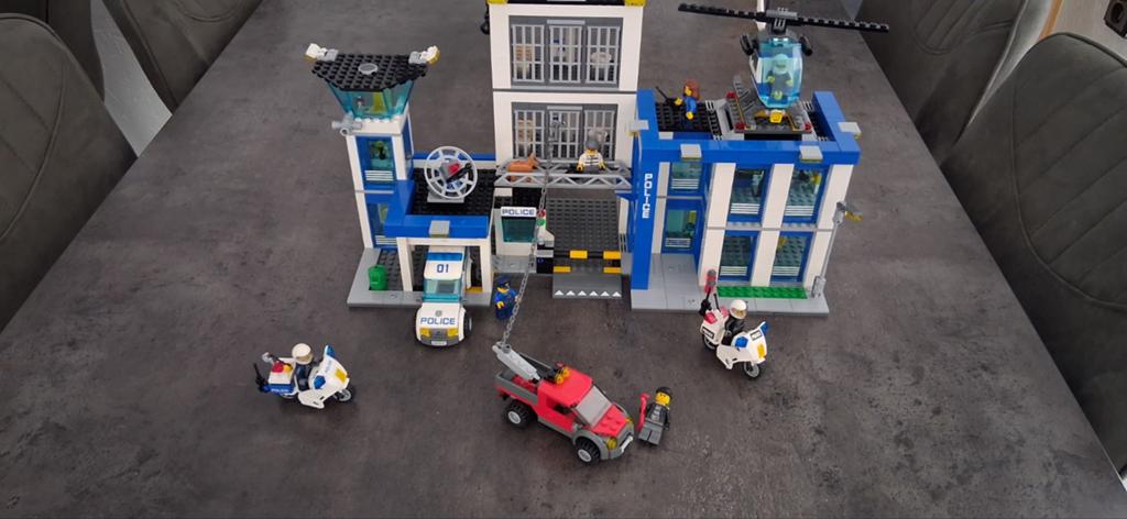 Lego City 7235 en 60047, Kinderen en Baby's, Speelgoed | Duplo en Lego, City, Lego, Ophalen of Verzenden, Zo goed als nieuw