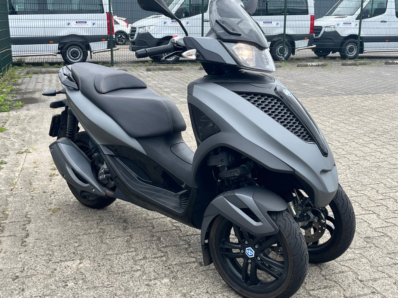 Piagio mp3 300cc ie met rijbewijs b nieuwstaat, Motoren, Particulier, Scooter