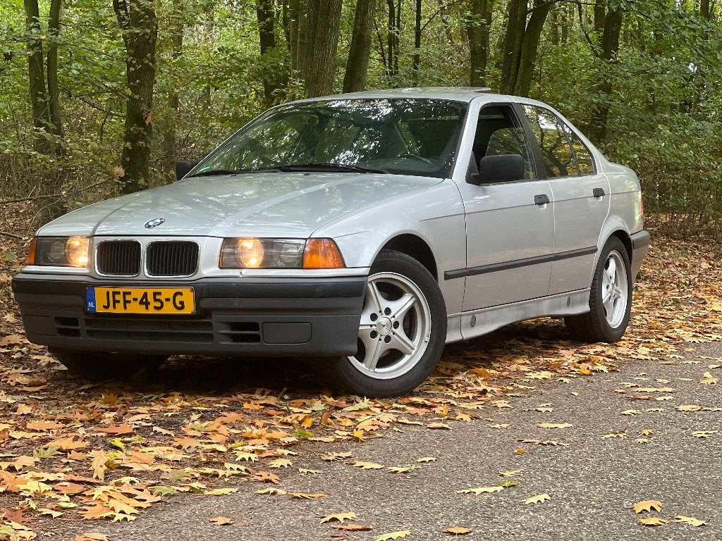 BMW E36 316i Sedan | 1993 | 120.000 km | Origineel | Lage km, Auto's, 1596 cc, Zwart, 4 cilinders, Handgeschakeld