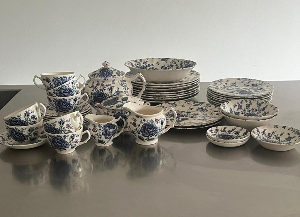 Zeldzaam Johnson Brothers Rose Chintz Blue Servies, Ophalen, Zo goed als nieuw, Overige stijlen, Porselein