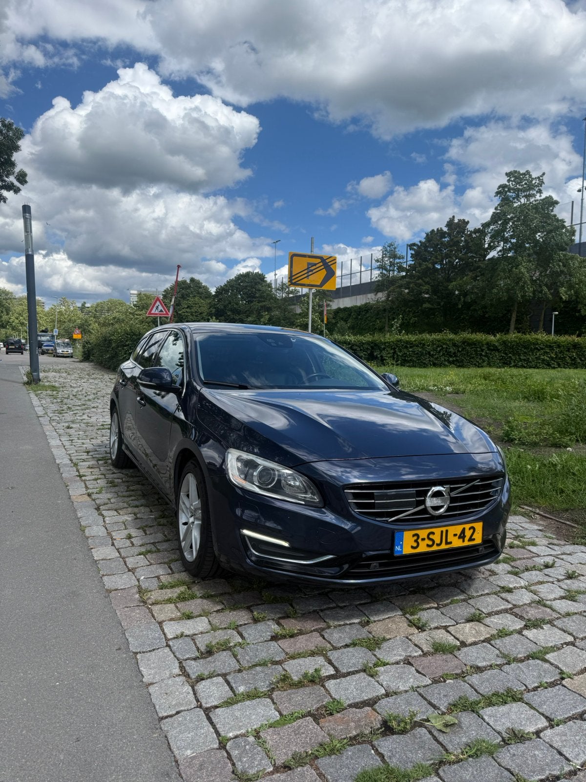 Volvo V60 D6 Plug-in Hybrid 2013 Blauw Aircopomp nieuw!!!, 1849 kg, 1800 kg, Blauw, Particulier