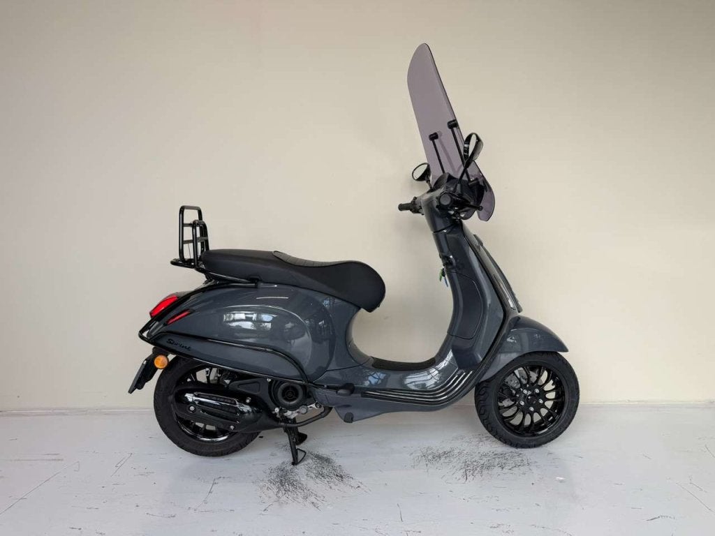 Vespa Sprint Brom 45km/h, BWJ 2020, Nano Grey, Fietsen en Brommers, Niet ingevuld, Gebruikt, Maximaal 45 km/u, Niet ingevuld