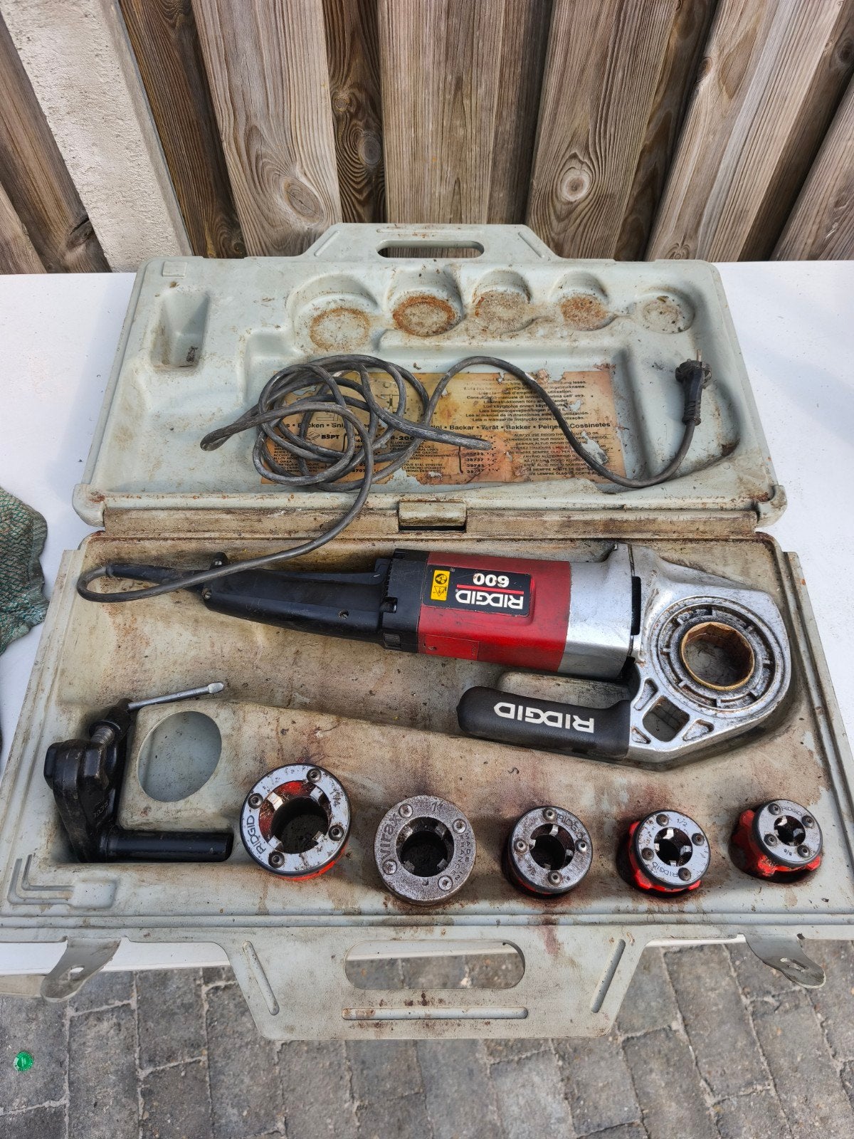 RIDGID 600 Elektrische Draadsnijder met toebehoren, Doe-het-zelf en Verbouw, Ophalen of Verzenden, Gebruikt, Overige typen, Ridgid