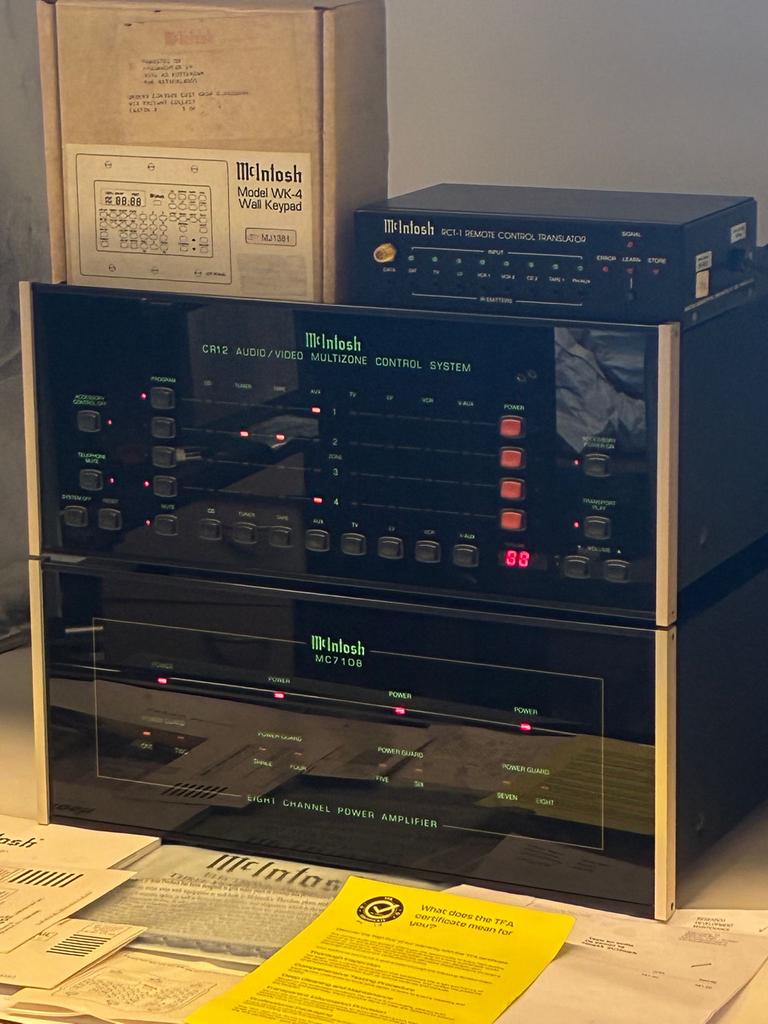 McIntosh CR12 Voor- en MC7108 Eindversterker + Uitbreidingen, Overige merken, Overige systemen, Ophalen of Verzenden, Zo goed als nieuw