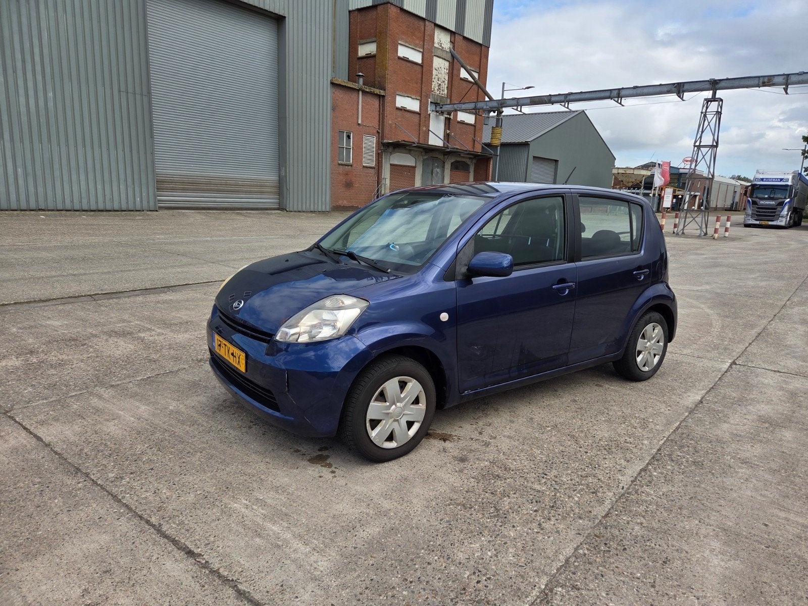 Daihatsu Sirion 1.3 2006 Blauw met wat optische schade, Auto's, Voorwielaandrijving, 31 €/maand, 4 cilinders, Blauw