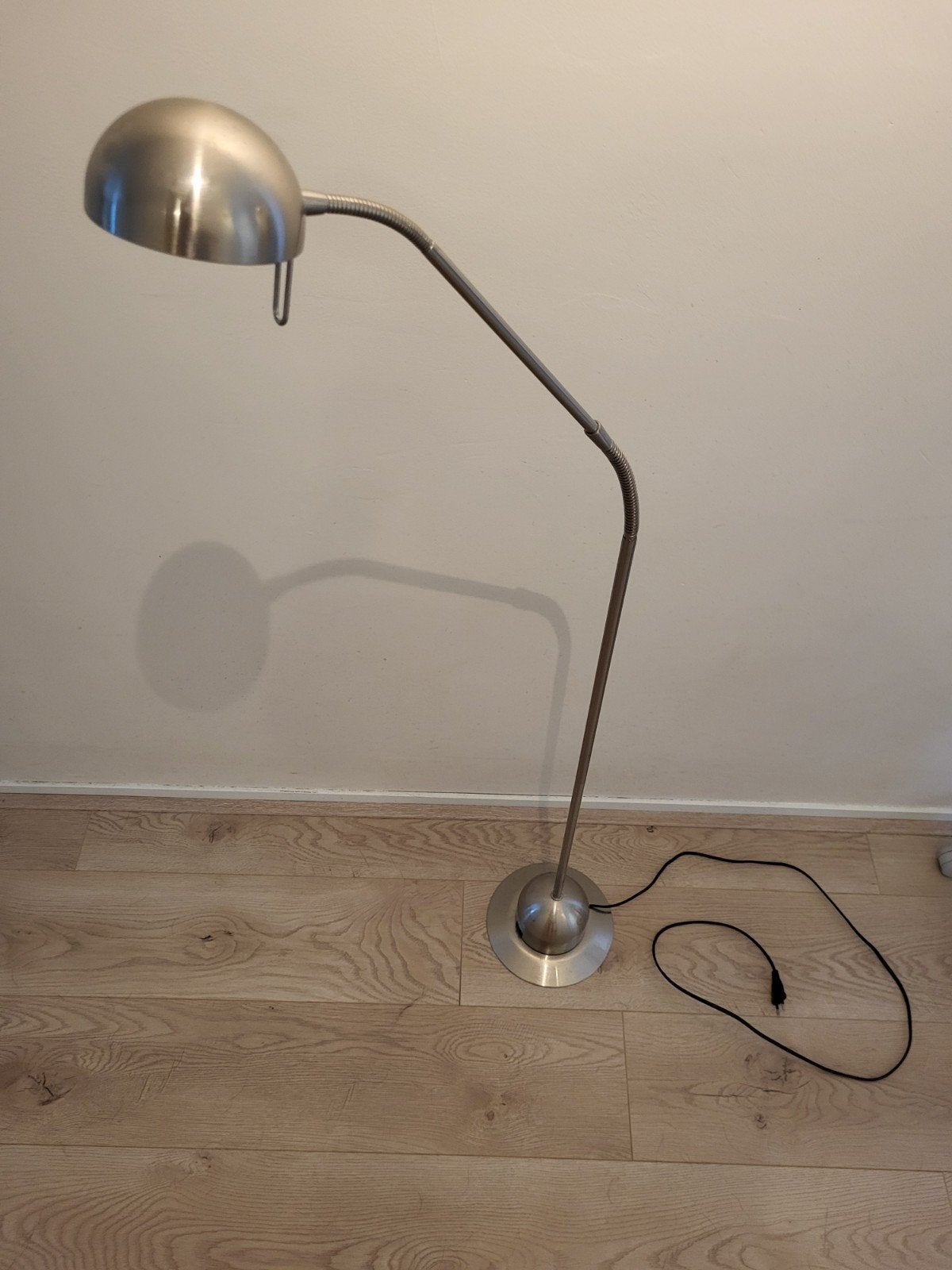 Gratis: Staande lamp, 125 cm hoog, Ophalen, Gebruikt, Metaal, 100 tot 150 cm