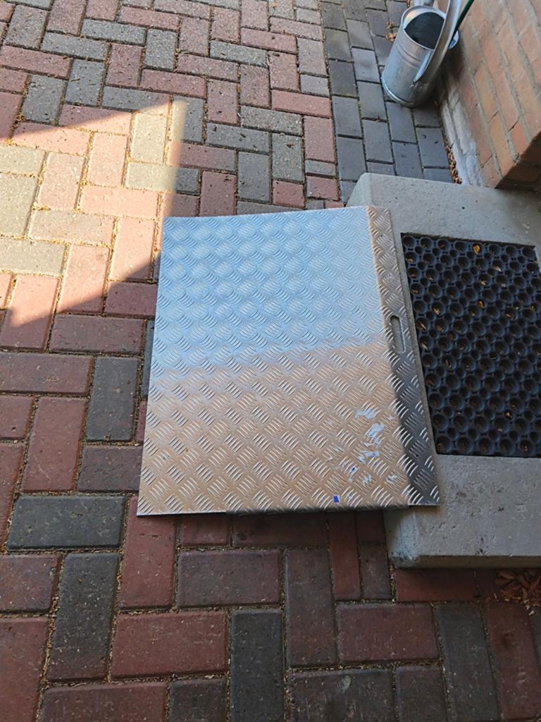 Aluminium rijplaat / drempelhulp 61 x 78,5 cm, Ophalen, Zo goed als nieuw