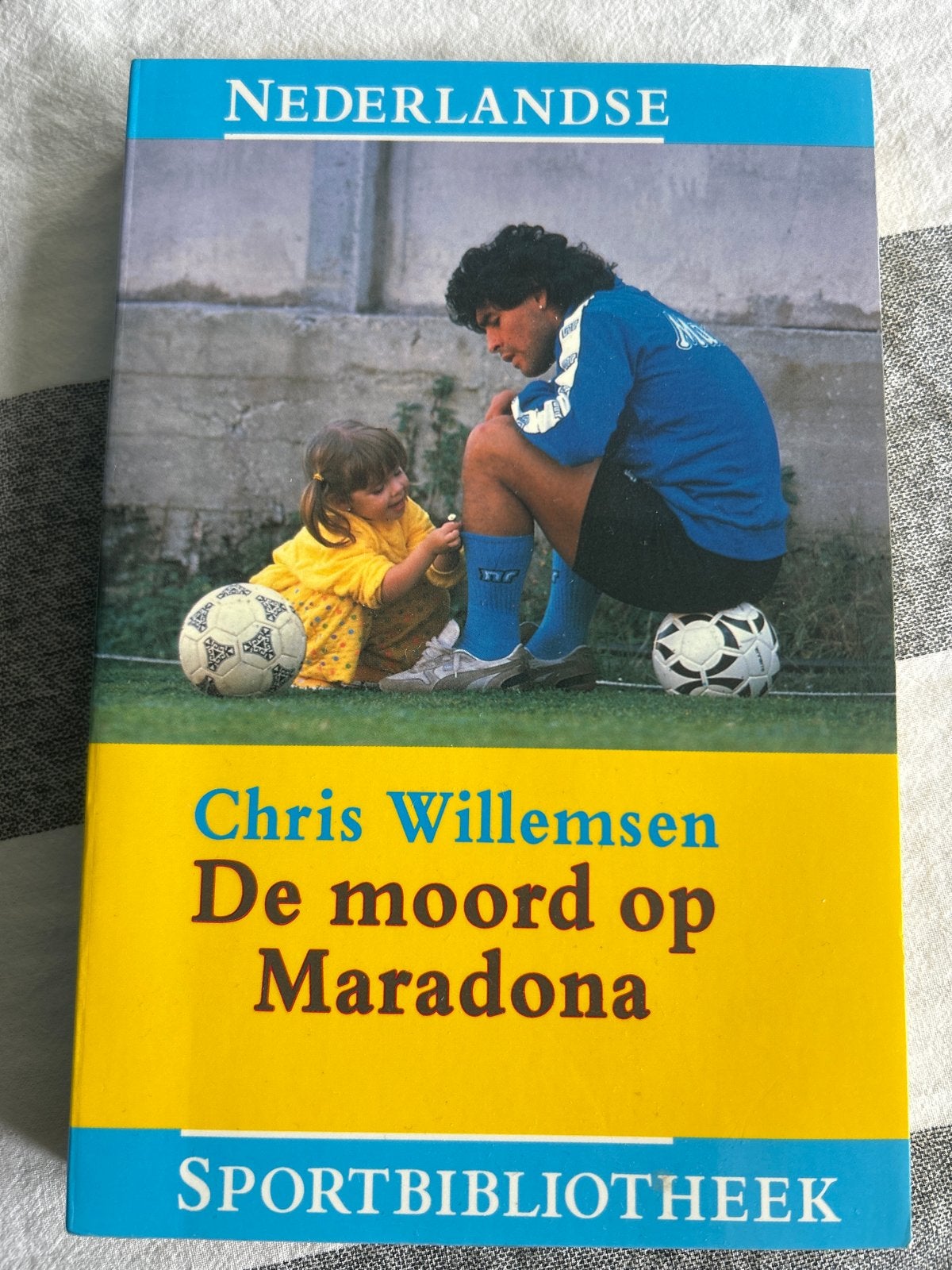 De moord op Maradona - Chris Willemsen (Sportbibliotheek), Ophalen of Verzenden, Zo goed als nieuw, Balsport