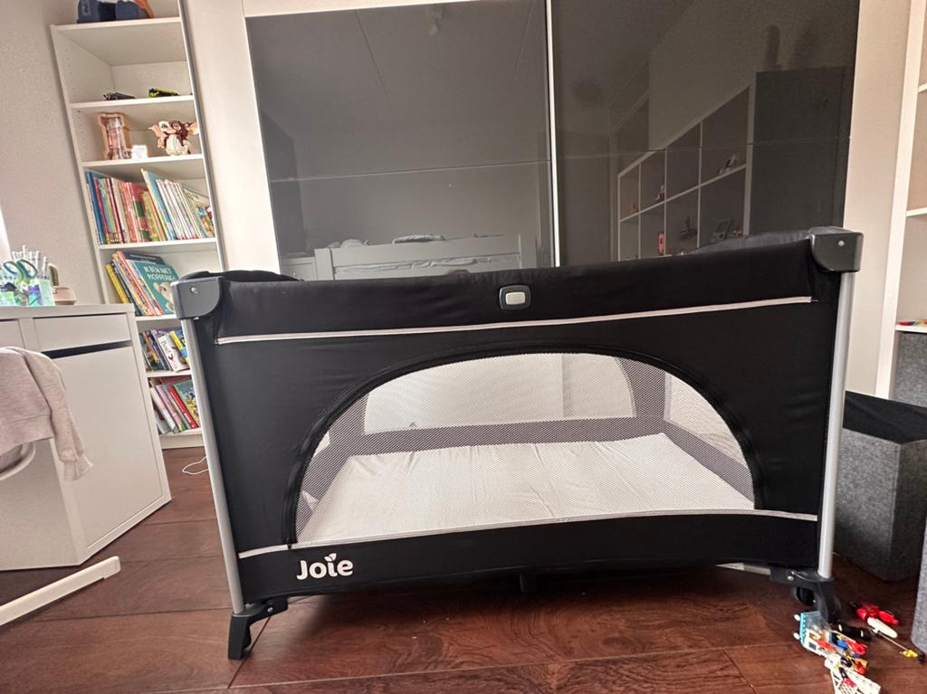 Campingbedje Joie amigo zgn, Ophalen, Zo goed als nieuw, Reisbedje