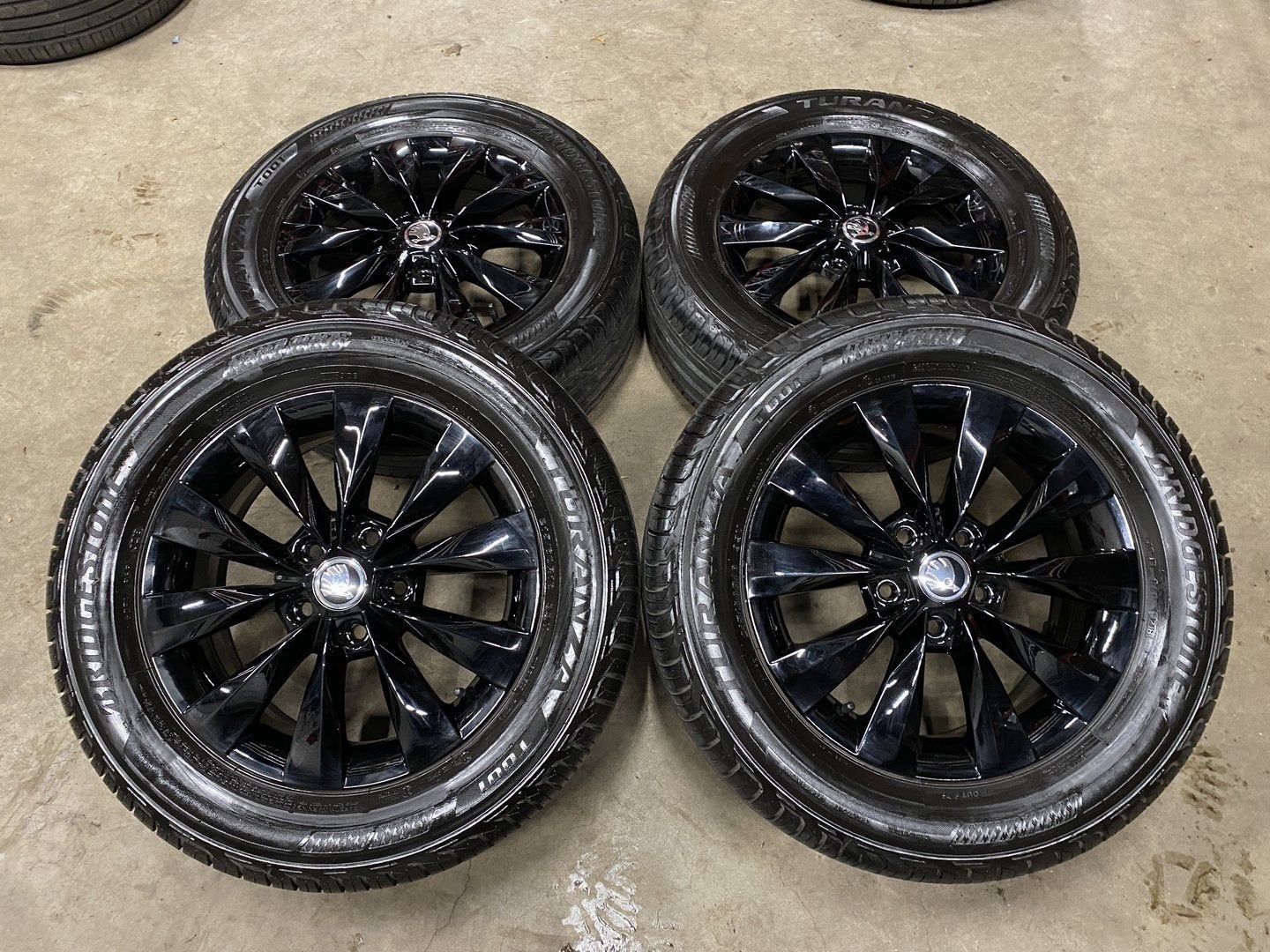 16 inch originele velgen + zomerbanden Skoda Karoq, -, Banden en Velgen, Ophalen of Verzenden, Gebruikt