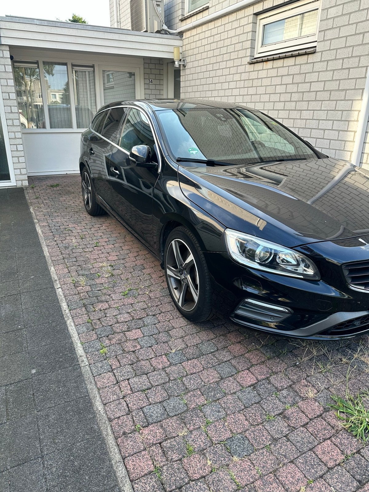 Volvo V60 D6 Plug-in Hybrid R-Design-2015-Dealer OH-Leder, Auto's, 1849 kg, 1800 kg, Zwart, Particulier