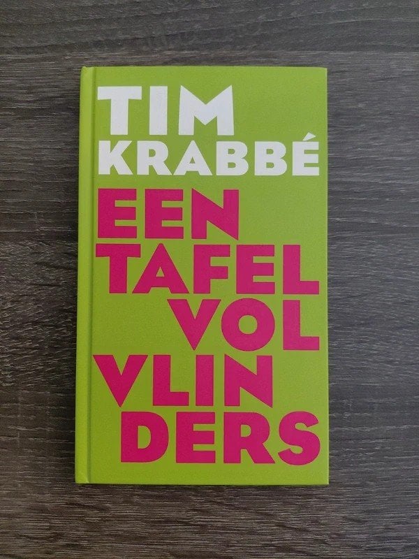 Tim Krabbé - Een Tafel Vol Vlinders (Hardcover), Boeken, Ophalen of Verzenden, Zo goed als nieuw, Tim Krabbé, Nederland