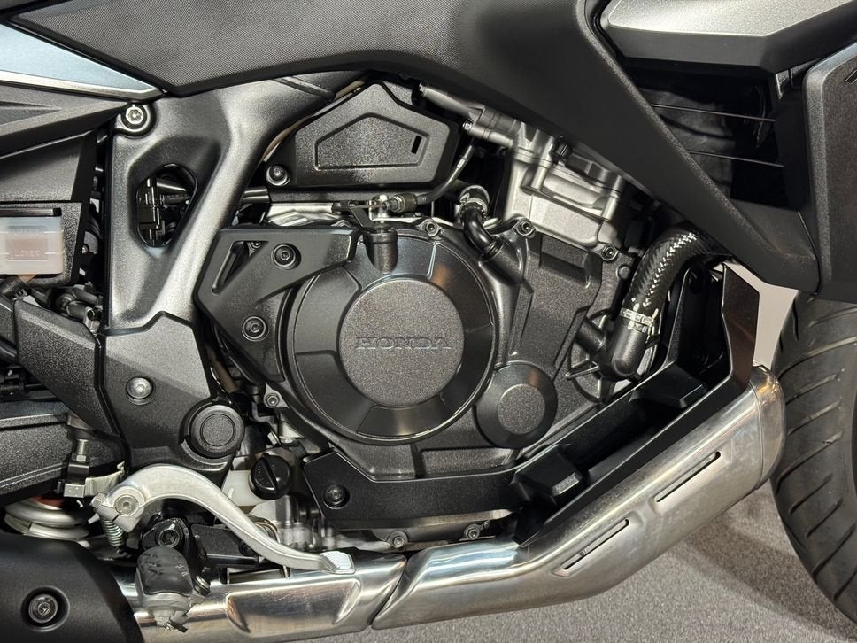 HONDA NT 1100 (bj 2022), 2 cilinders, HONDA, Motorrijbewijs A, Bedrijf