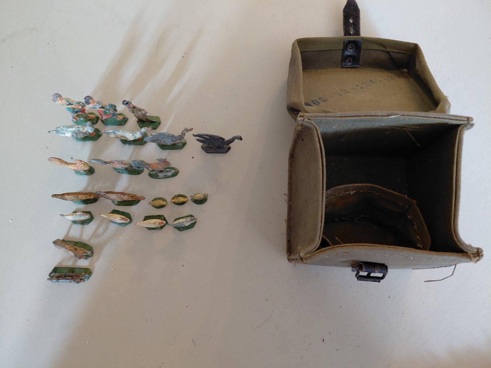 Verzameling tinnen poppetjes en dieren met canvas bakje, Verzamelen, Poppetjes en Figuurtjes, Ophalen of Verzenden, Gebruikt