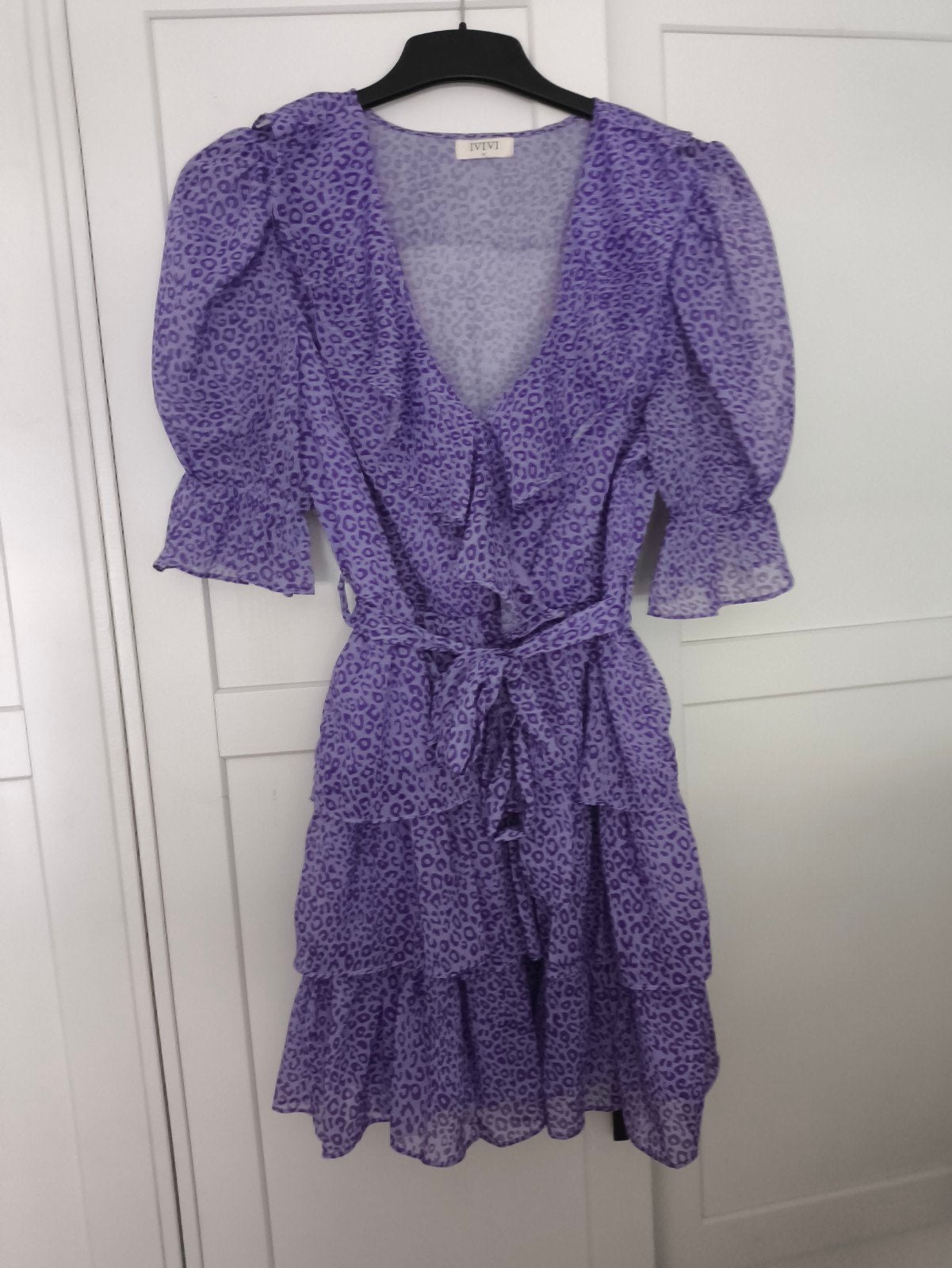 IVIVI paarse jurk met luipaardprint en ruches, maat M, Kleding | Dames, Maat 38/40 (M), Paars, Ophalen of Verzenden, Zo goed als nieuw