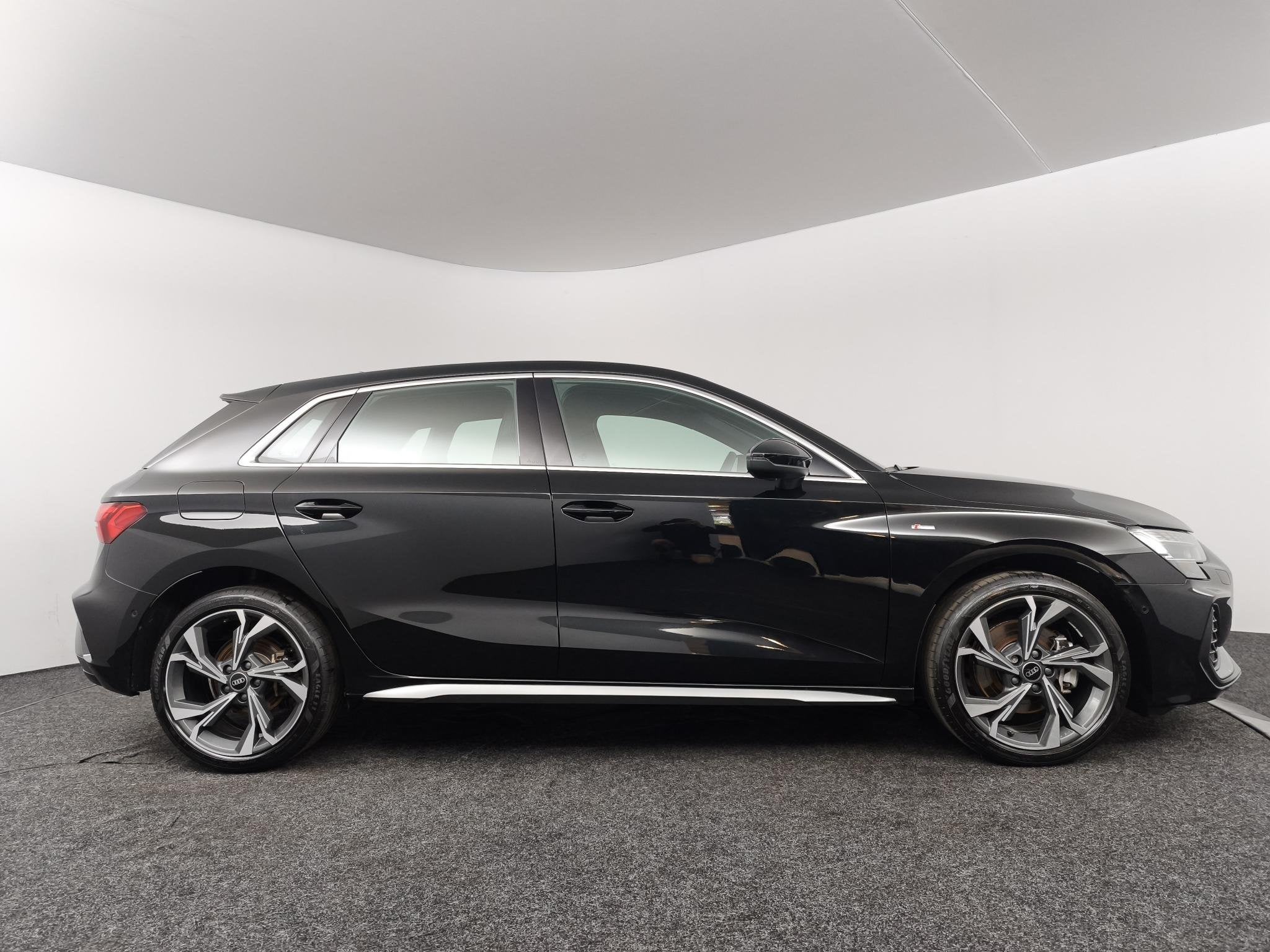 Foto 18 van Audi A3 40 TFSI e S edition | Camera | Matrix LED | Adaptiev