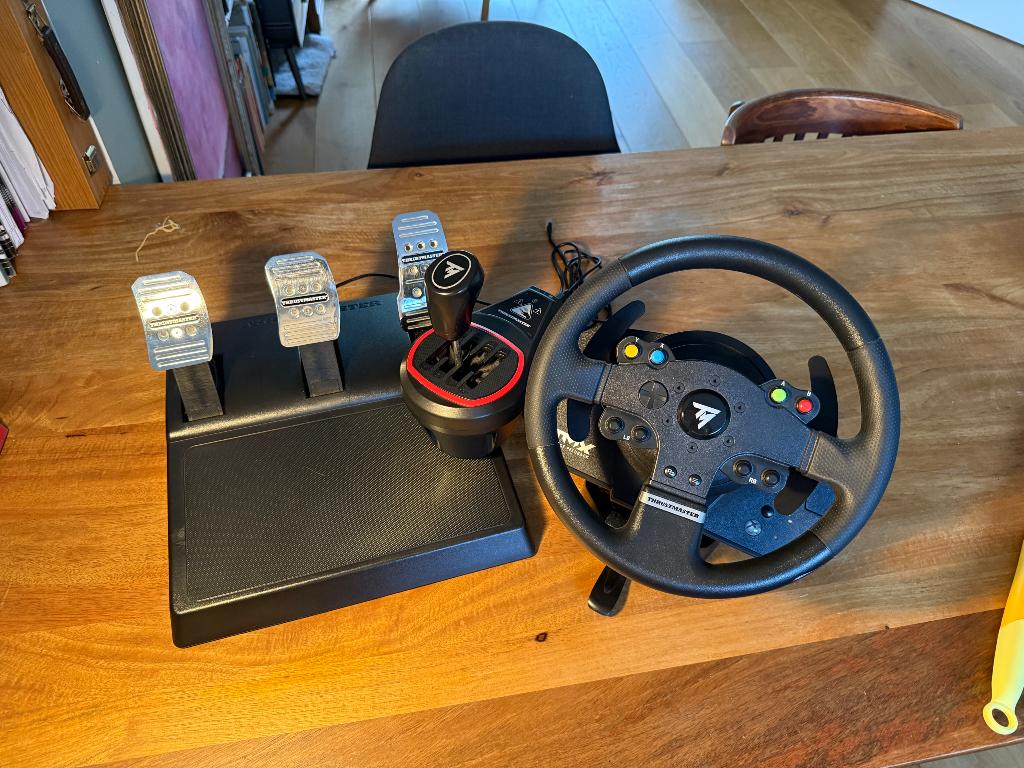 Thrustmaster TMX PRO Force Feedback + Shifter, Spelcomputers en Games, Spelcomputers | Overige Accessoires, Racestuur, Force feedback