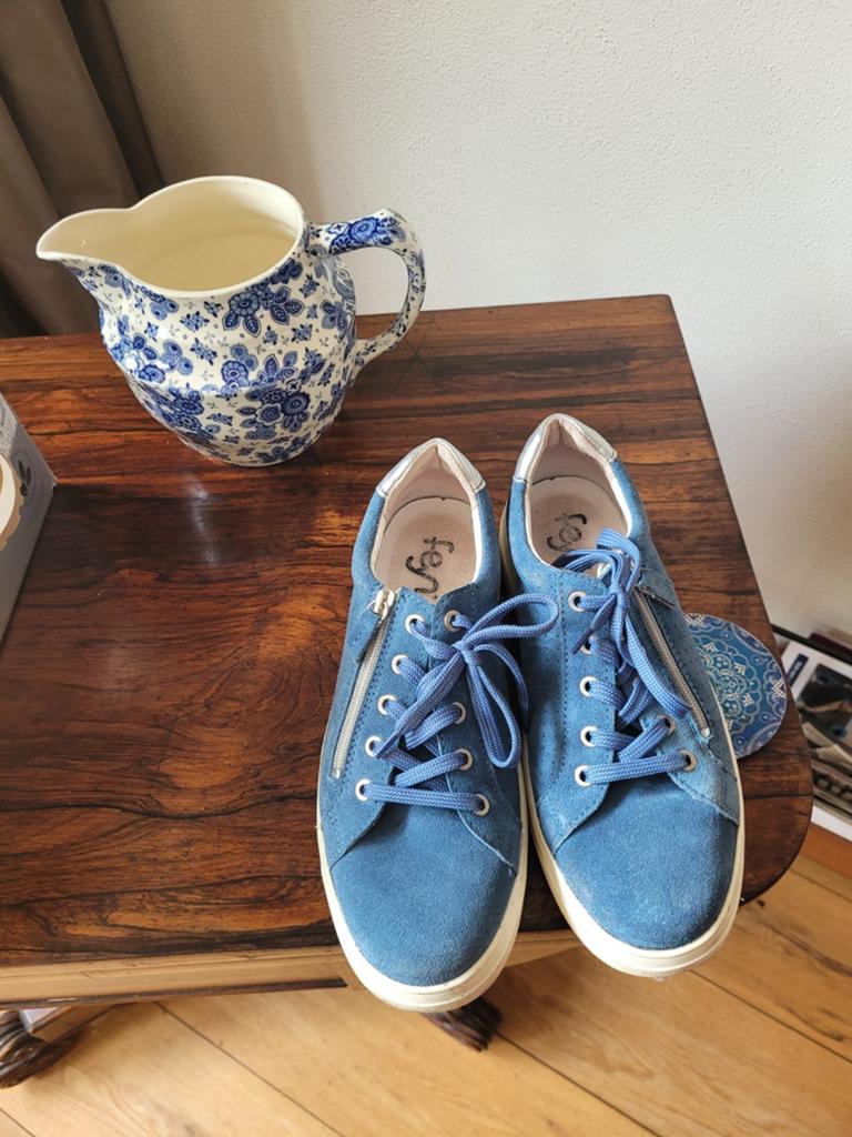 Mooie, blauwe suède schoenen van feyn maat 39, Kleding | Dames, Schoenen, Ophalen of Verzenden