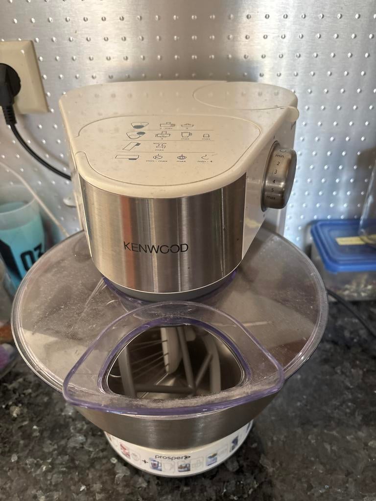 Kenwood keukenmachine met diverse accessoires, Witgoed en Apparatuur, Ophalen, Gebruikt, 3 snelheden of meer, 2 tot 3 liter