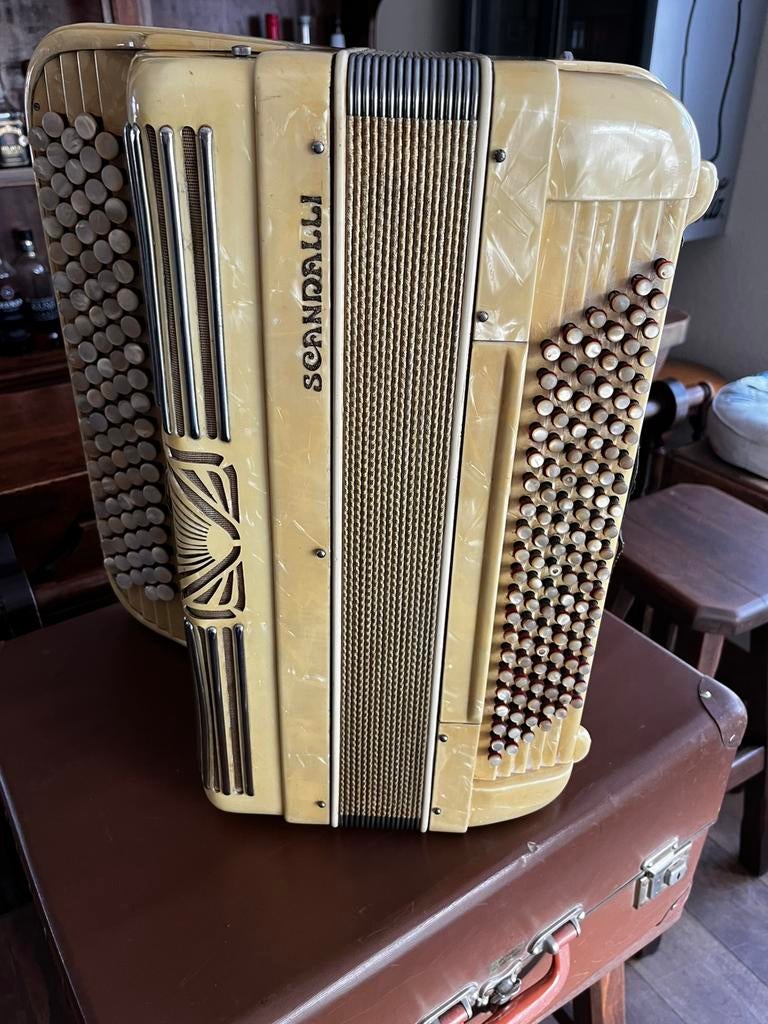 Scandalli knoppen accordeon, Ophalen, Gebruikt, Scandalli, Met koffer