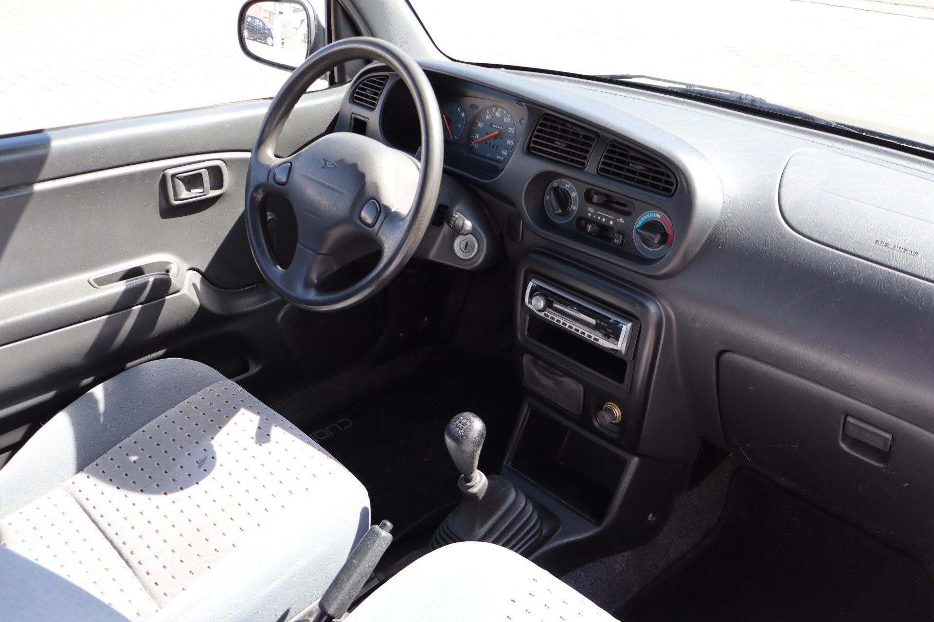 Daihatsu Cuore 1.0-12V DVVT Airco Uniek! MEENEEMPRIJSJE, Voorwielaandrijving, Airbags, 18 €/maand, 4 stoelen