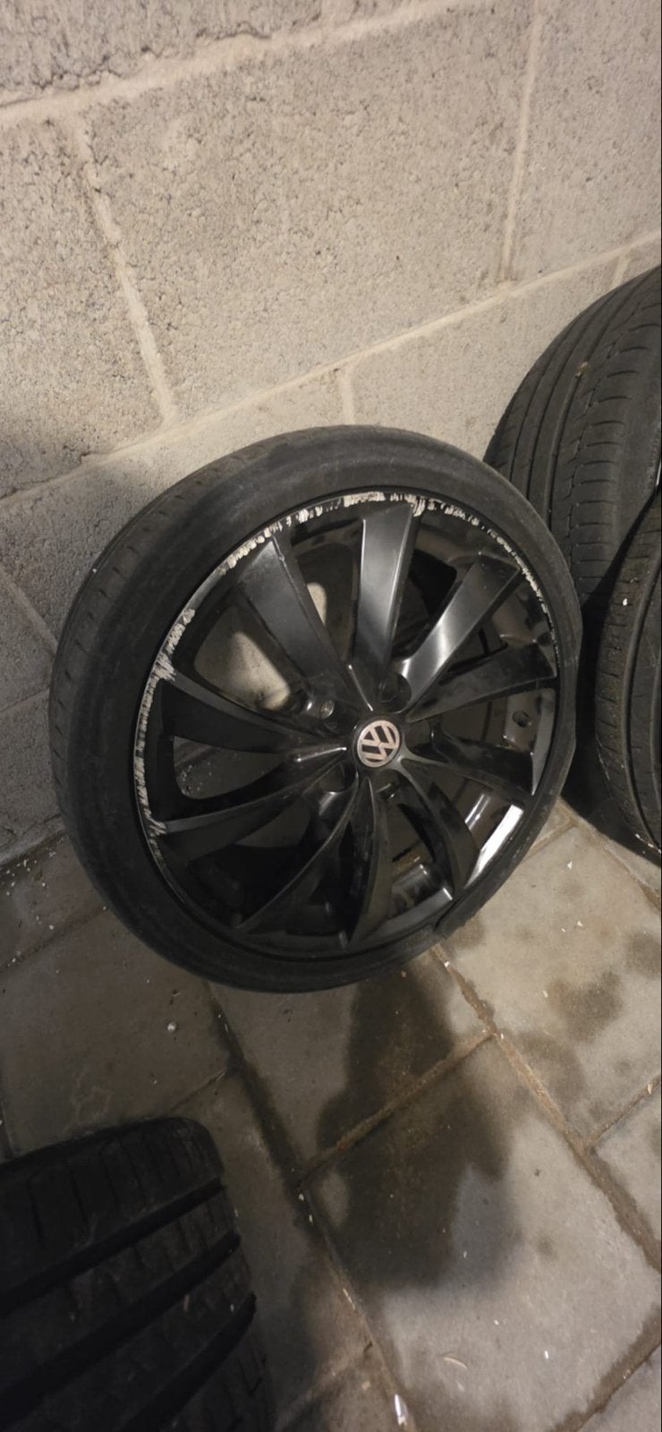 Zwarte Volkswagen velgen met zomerbanden - 18 inch, Ophalen, 18 inch, Gebruikt, Banden en Velgen