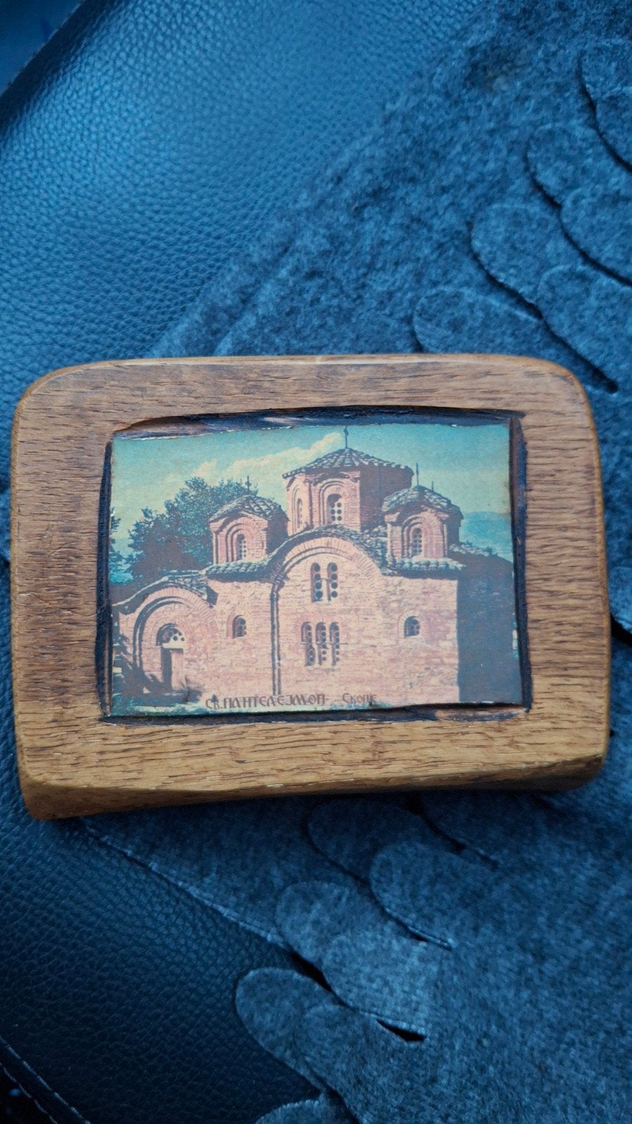 Houten icoon met kerkafbeelding - Vintage, Antiek en Kunst, Antiek | Religie, Ophalen of Verzenden