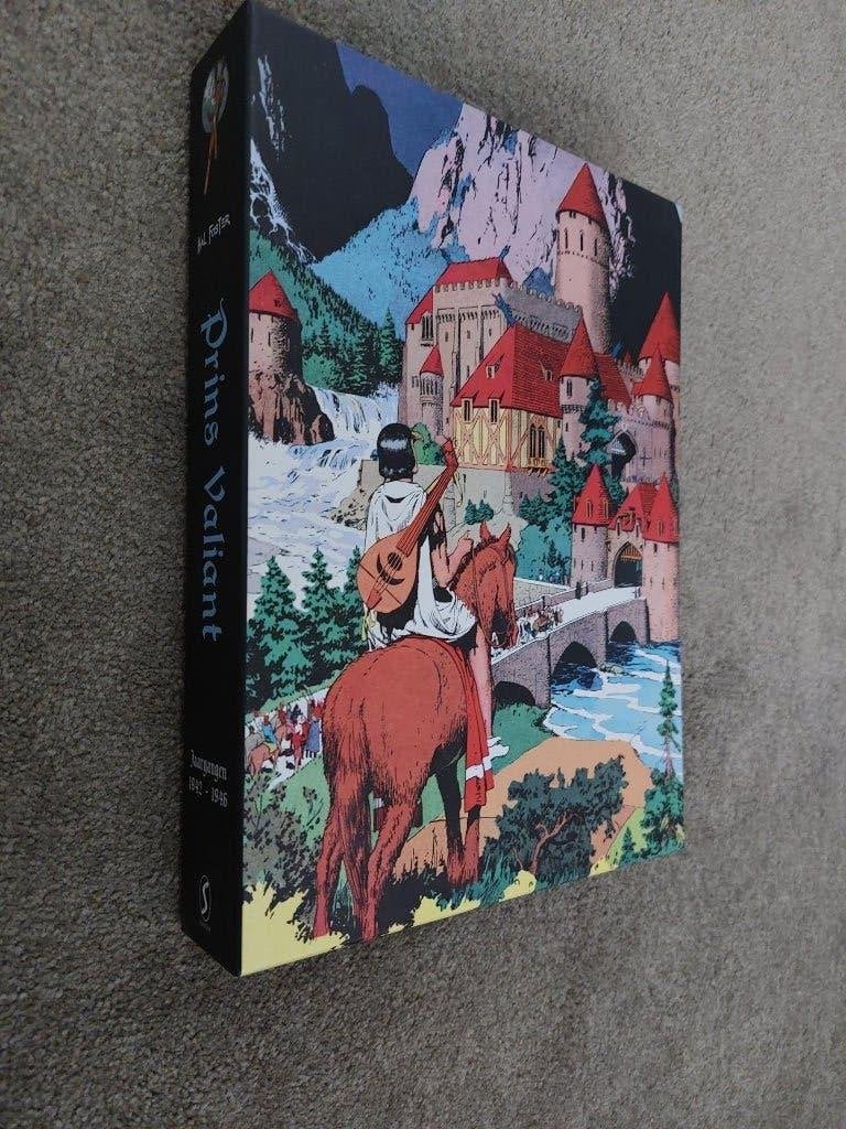 Prins Valiant verzamelbox voor de delen 6-10, 1942-1946, Boeken, Eén stripboek, Verzenden, Gelezen