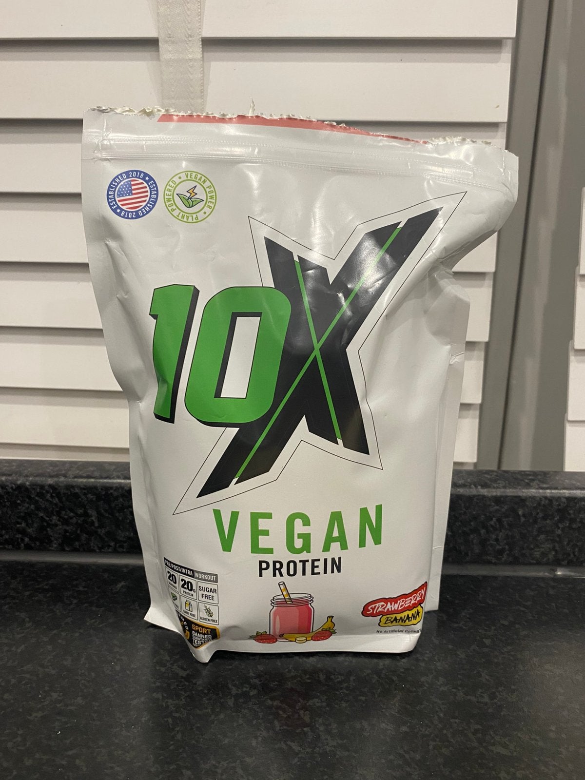 10X Athletic vegan protein aardbei & bananen smaak, Sport en Fitness, Ophalen of Verzenden, Zo goed als nieuw, Poeder of Drank