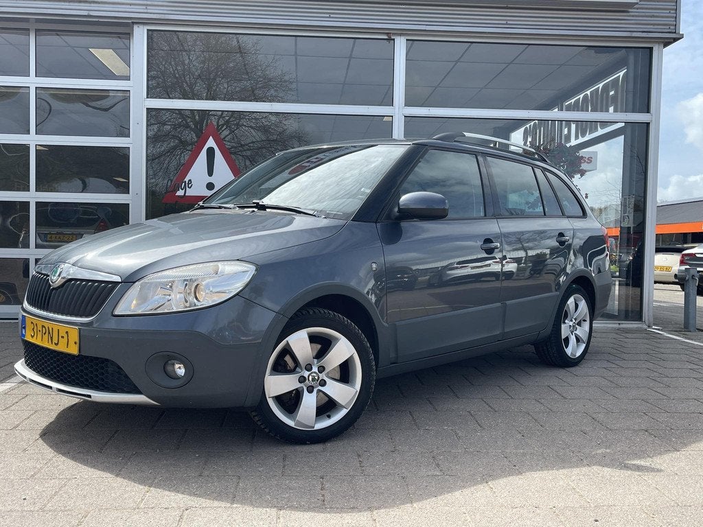 Skoda Fabia Combi 1.2 TSI Scout /Cruise/Navi/Trekhaak/Onderh, Voorwielaandrijving, Euro 5, 4 cilinders, Met garantie (alle)
