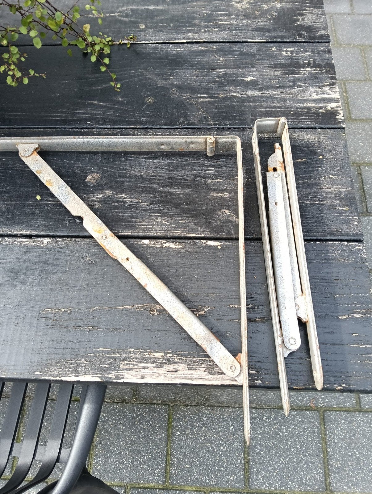 te koop 2 inklapbare wandsteunen, Ophalen