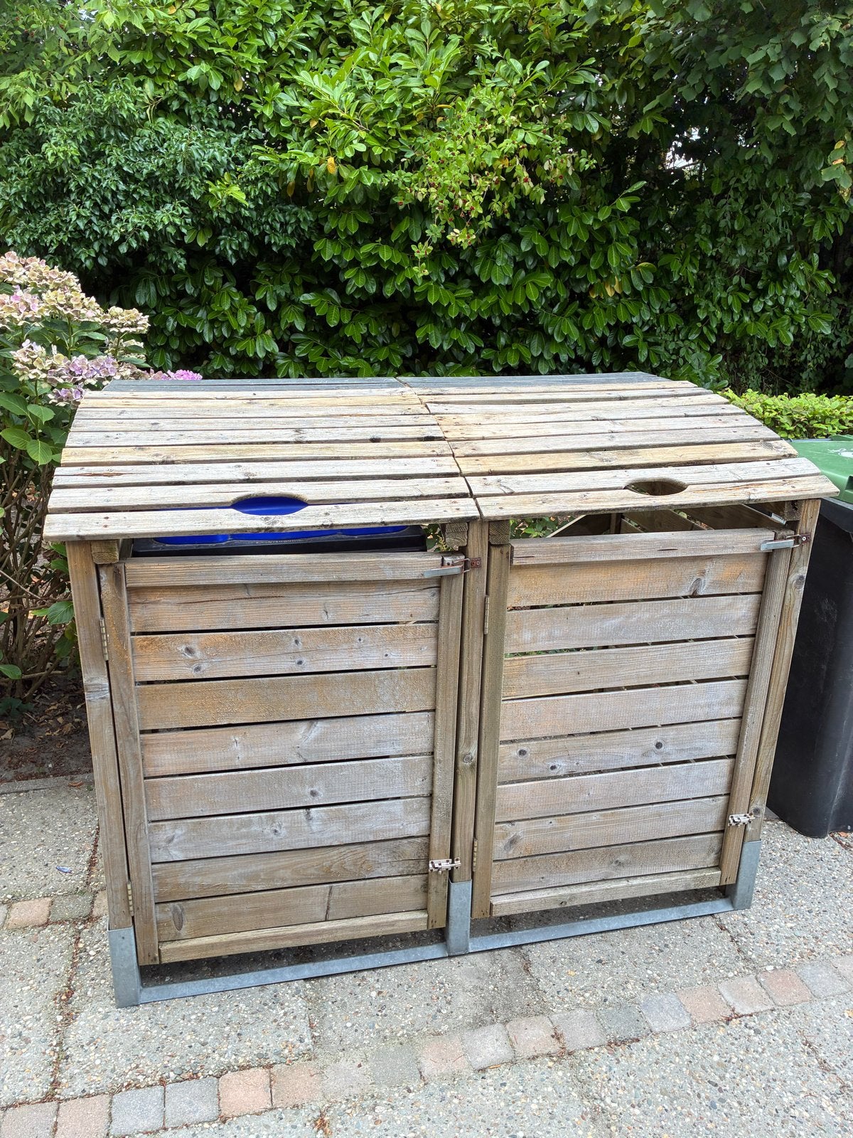 Houten containerberging voor twee 240L kliko's, Ophalen of Verzenden, Gebruikt, Hout, Containerberging