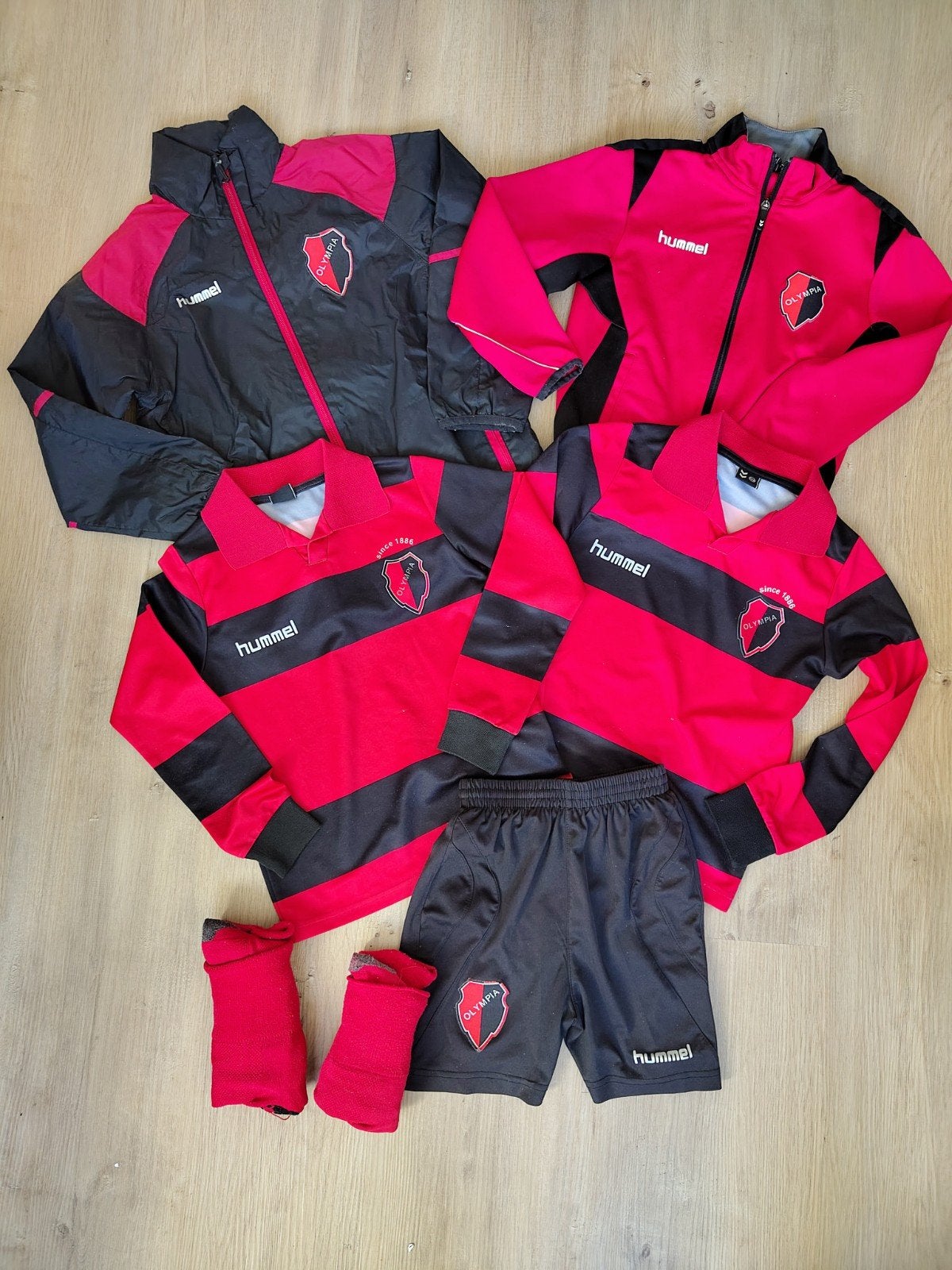 Hummel Olympia sportkleding set maat 128, Gebruikt, Jongen of Meisje, Sport- of Zwemkleding, Ophalen of Verzenden
