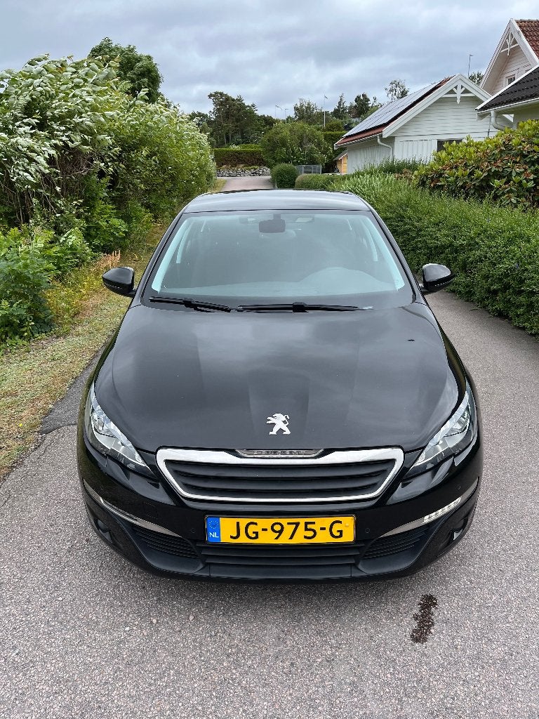 Peugeot 308 2016 Zwart, Auto's, Zwart, 1199 cc, 1200 kg, Handgeschakeld
