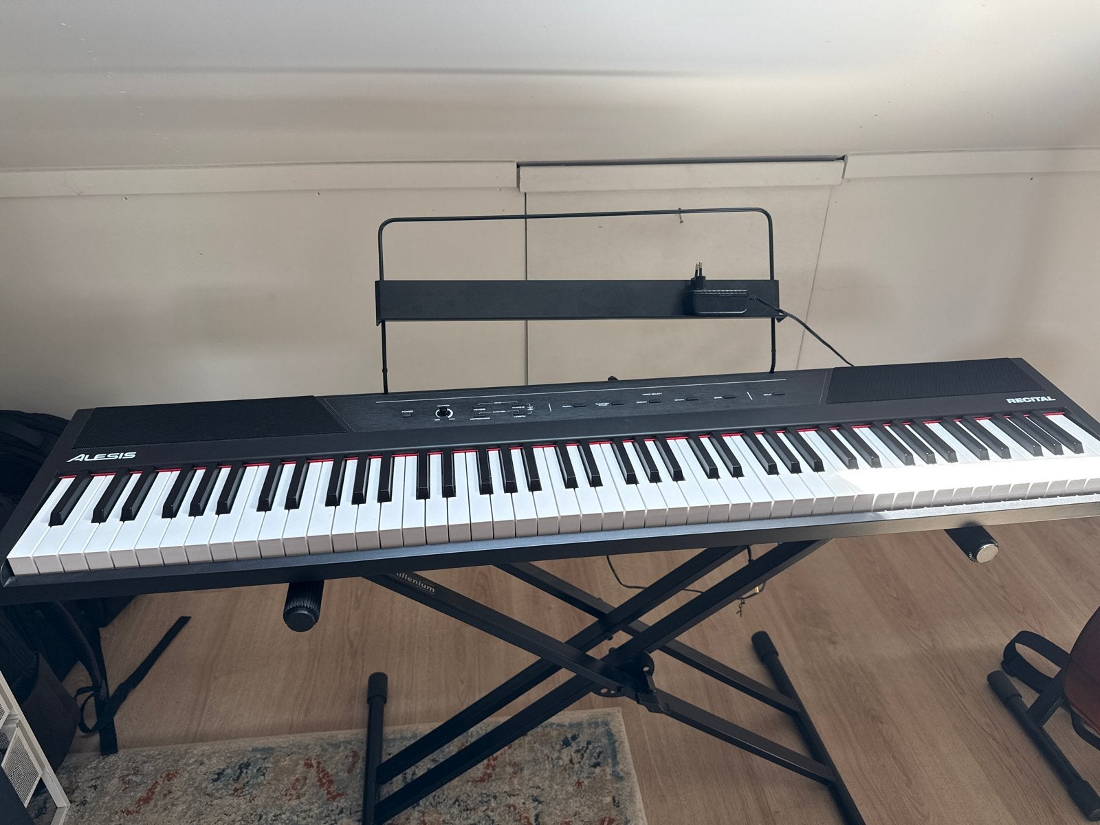 Alesis Recital Digitale Piano incl. Stand - z.g.a.n, Ophalen, Zwart, Digitaal, Zo goed als nieuw