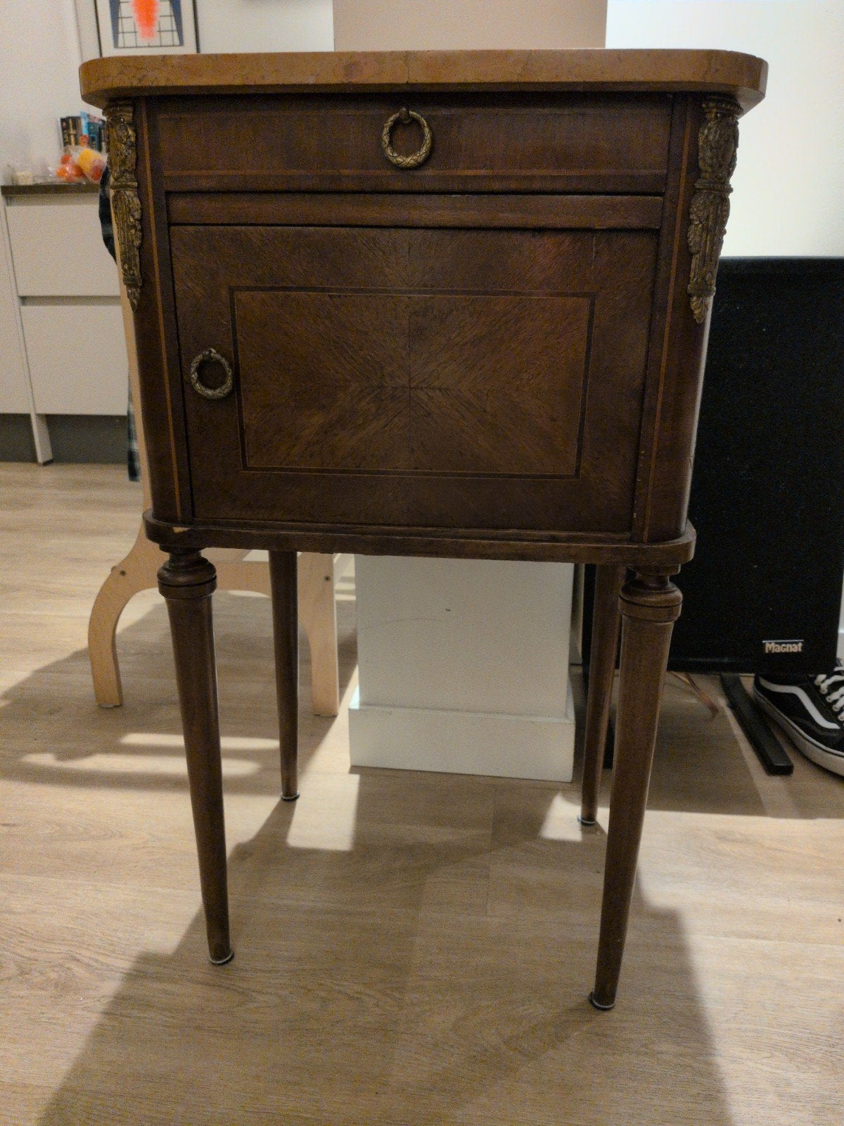 Antiek (nacht)kastje met marmeren blad, Antiek en Kunst, Ophalen