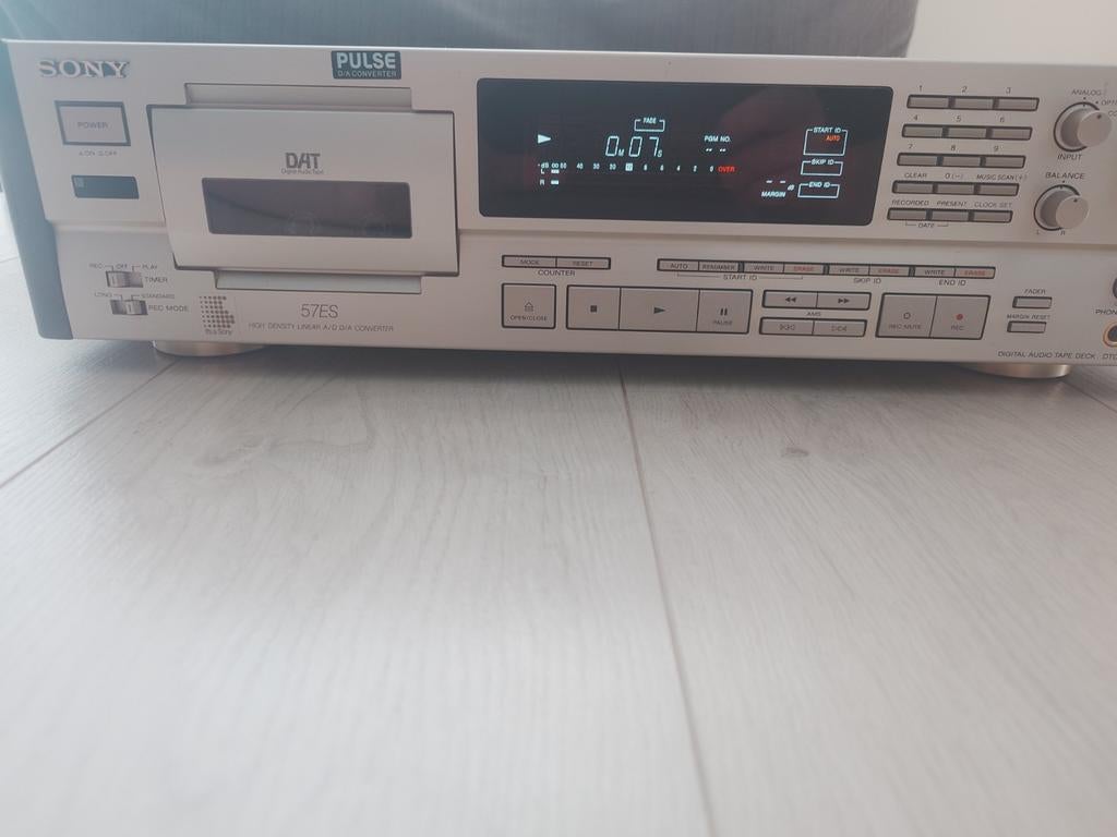 Sony DTC-57ES DAT Recorder - Champagne - Incl. Afstandsbedie, Ophalen of Verzenden, Gebruikt, Analoog