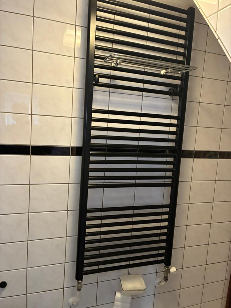 Zwarte Badkamer radiator met handdoek rek, Ophalen, Zo goed als nieuw, Chroom, Overige typen