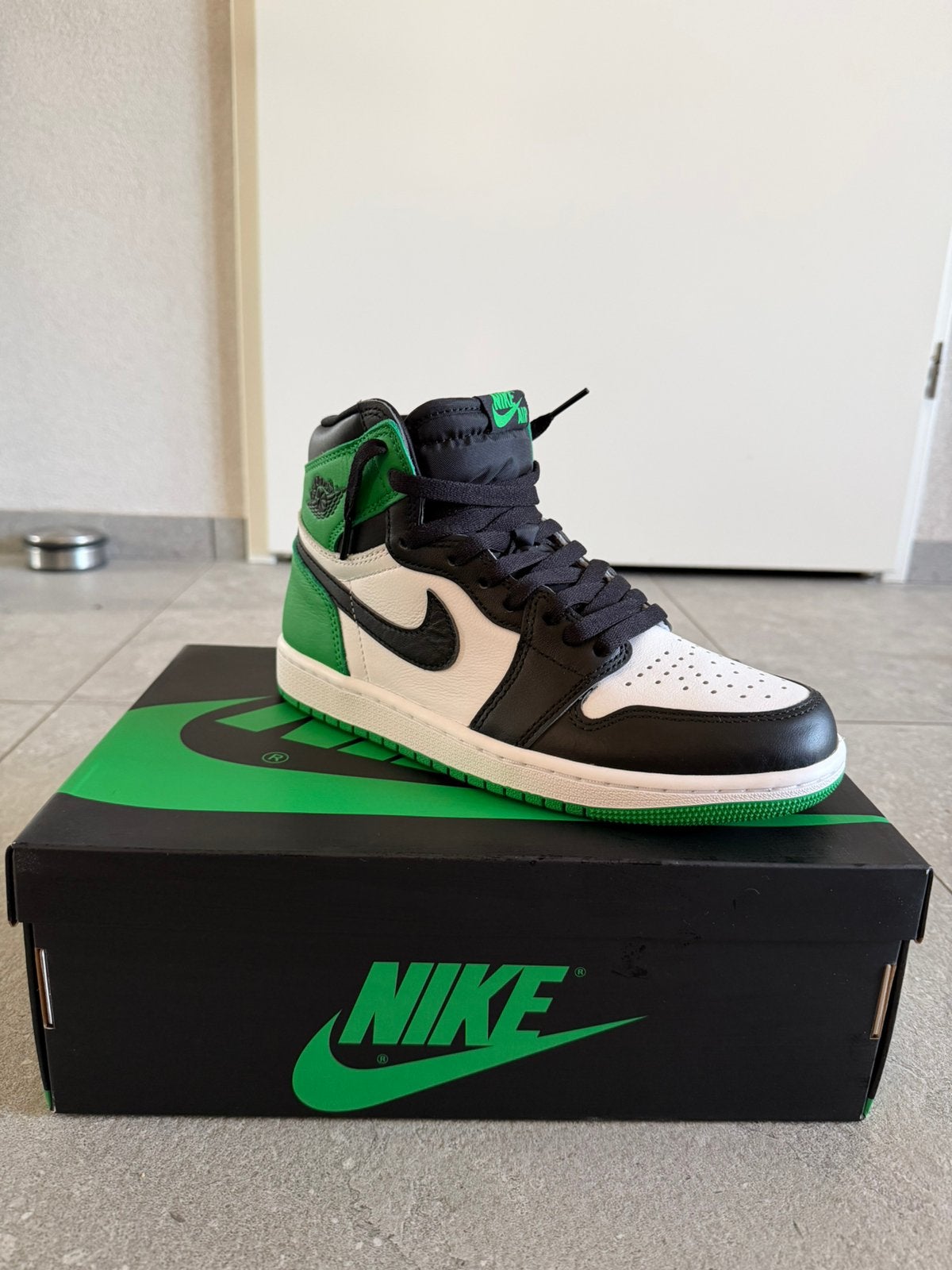 Nike Air Jordan 1 Retro High OG Lucky Green - Maat 40, Ophalen of Verzenden, Zo goed als nieuw, Overige kleuren