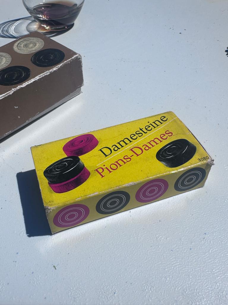 Vintage Damesteine Pions-Dames dambordstenen Jumbo, Een of twee spelers, Ophalen of Verzenden, Gebruikt, Reisspel