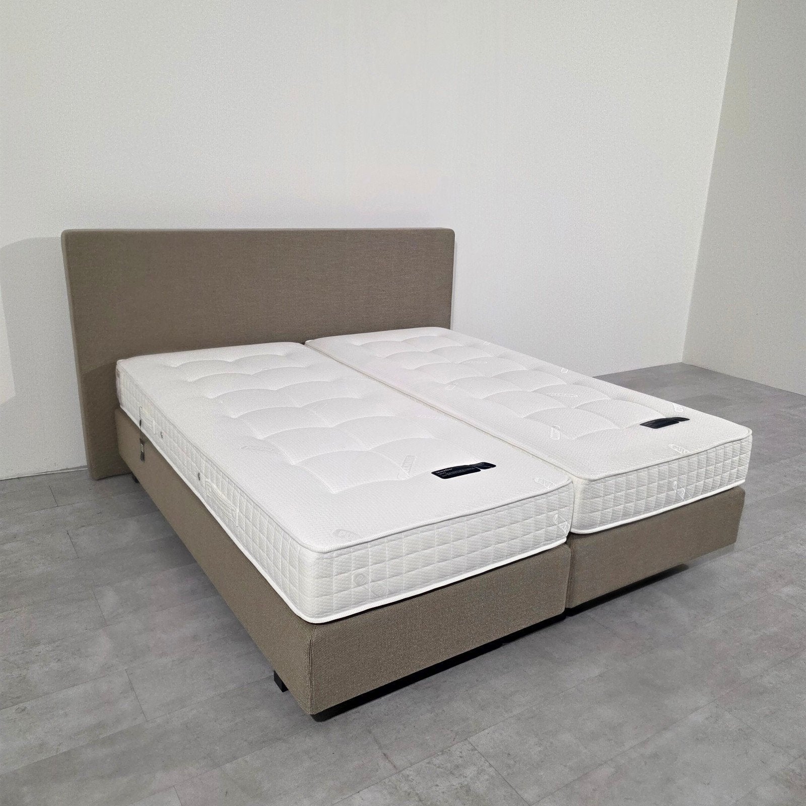Nieuw Pullman Boxspring 180x200 met Silverline Matrassen, Huis en Inrichting, Ophalen of Verzenden, Zo goed als nieuw, Tweepersoons